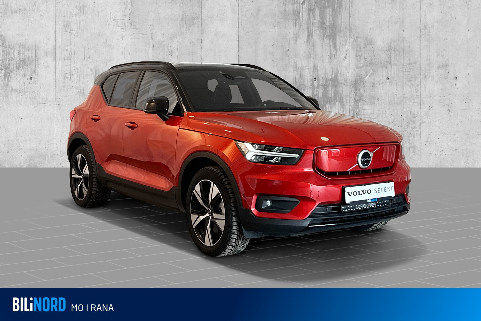 Nydelig 2022 XC40 Recharge Twin Pro AWD i fargen Fusion Red metallic