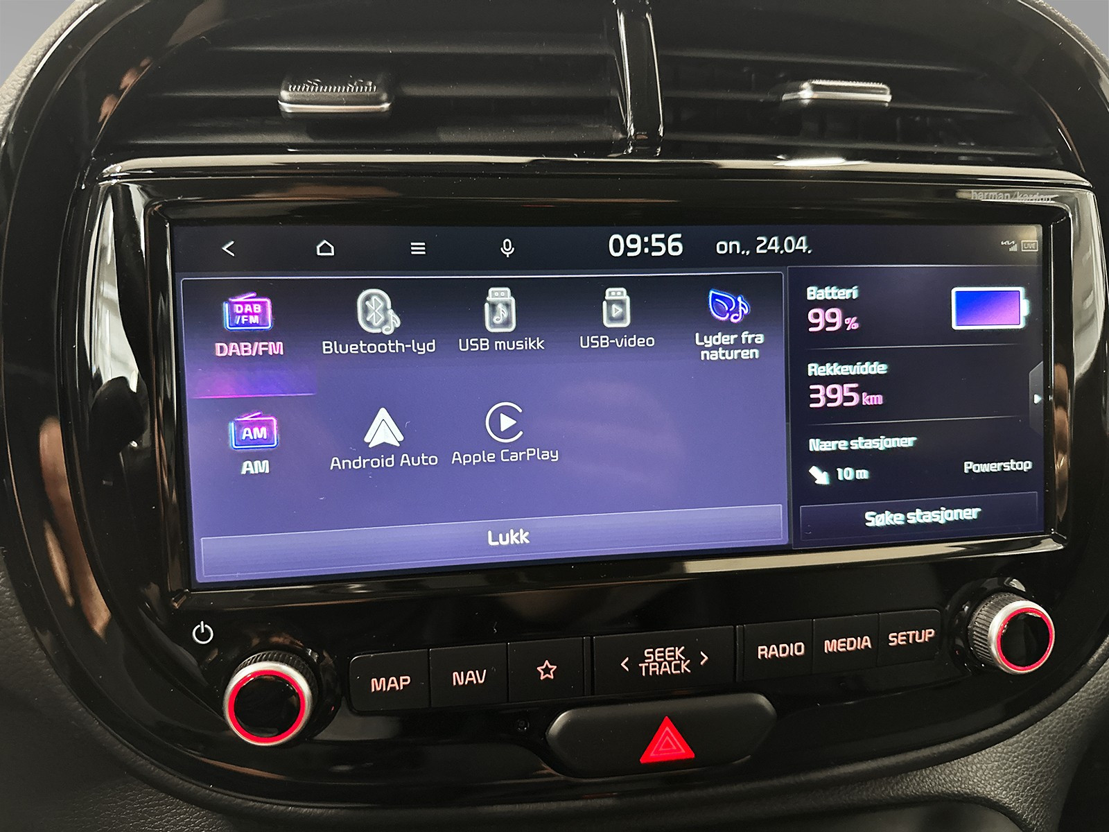 Apple CarPlay og Android Auto er på plass