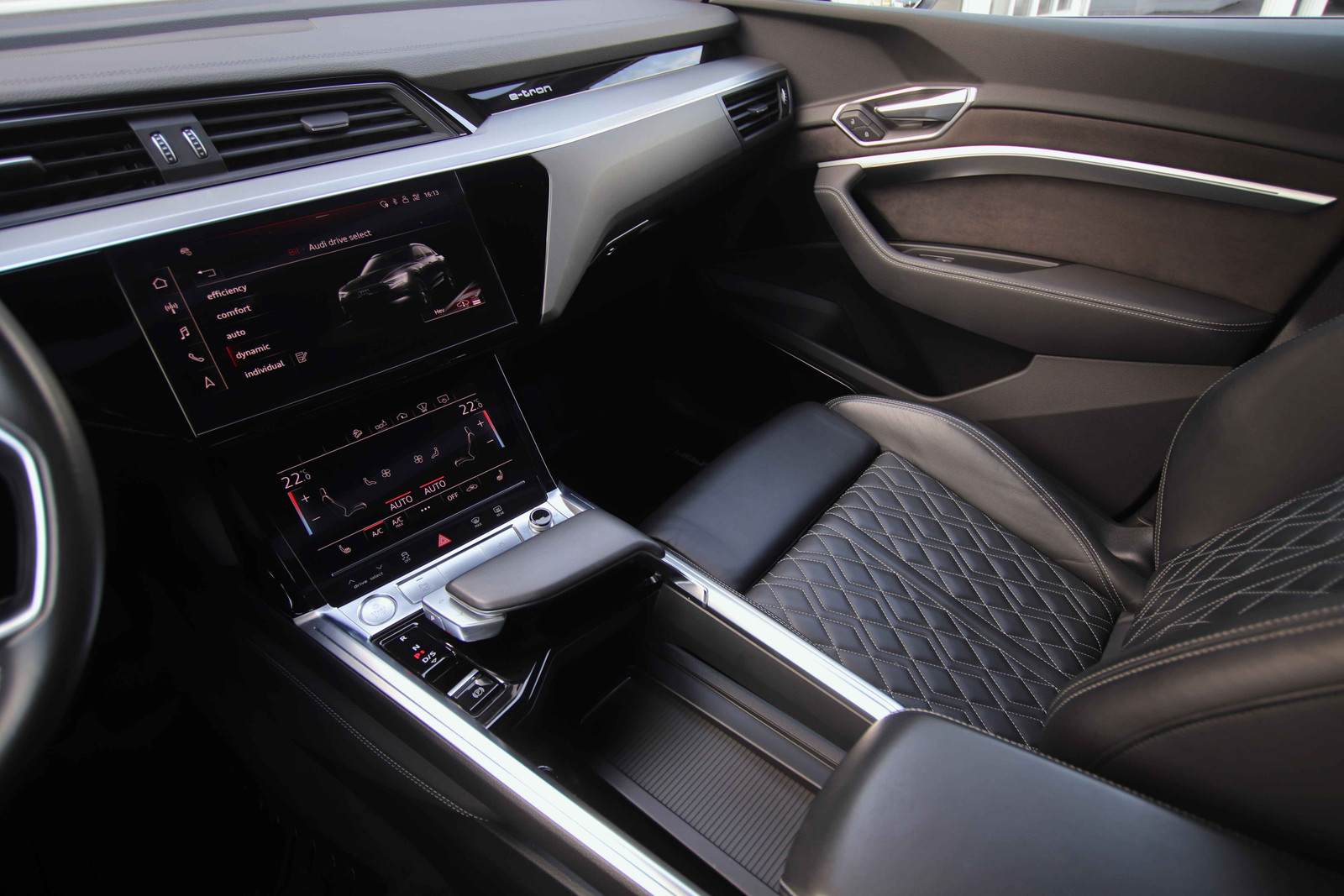 Hovedbilde av Audi e-tron