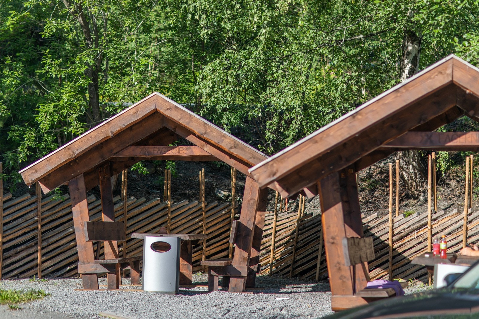 Hyggelige sitteplasser ute. Galleribilde