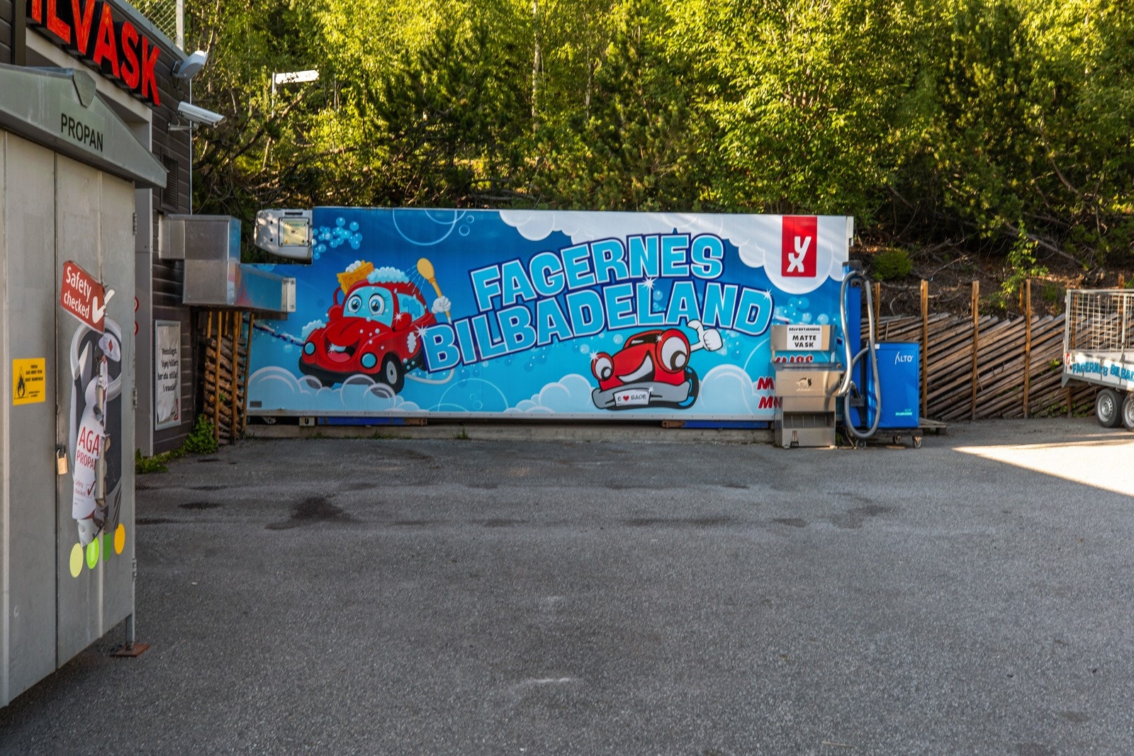 Hos YX Fagernes (Fagernes Bilbadeland AS) ble det nylig montert ny bilvaskemaskin. Galleribilde