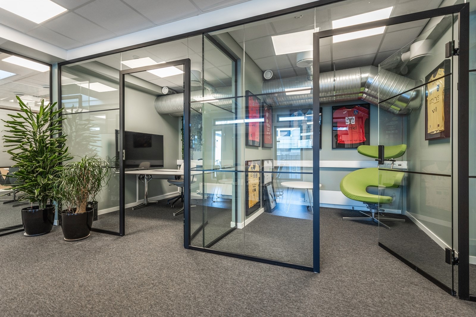 2 stillerom kan også fungere som gjestekontor. Galleribilde