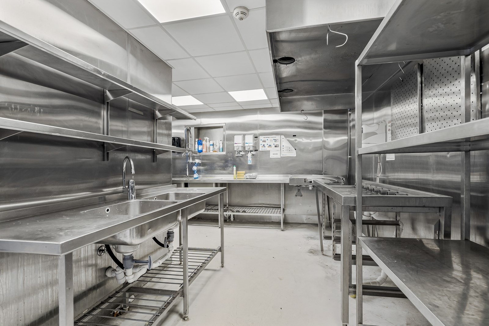 Kjøkken og oppvask. Galleribilde