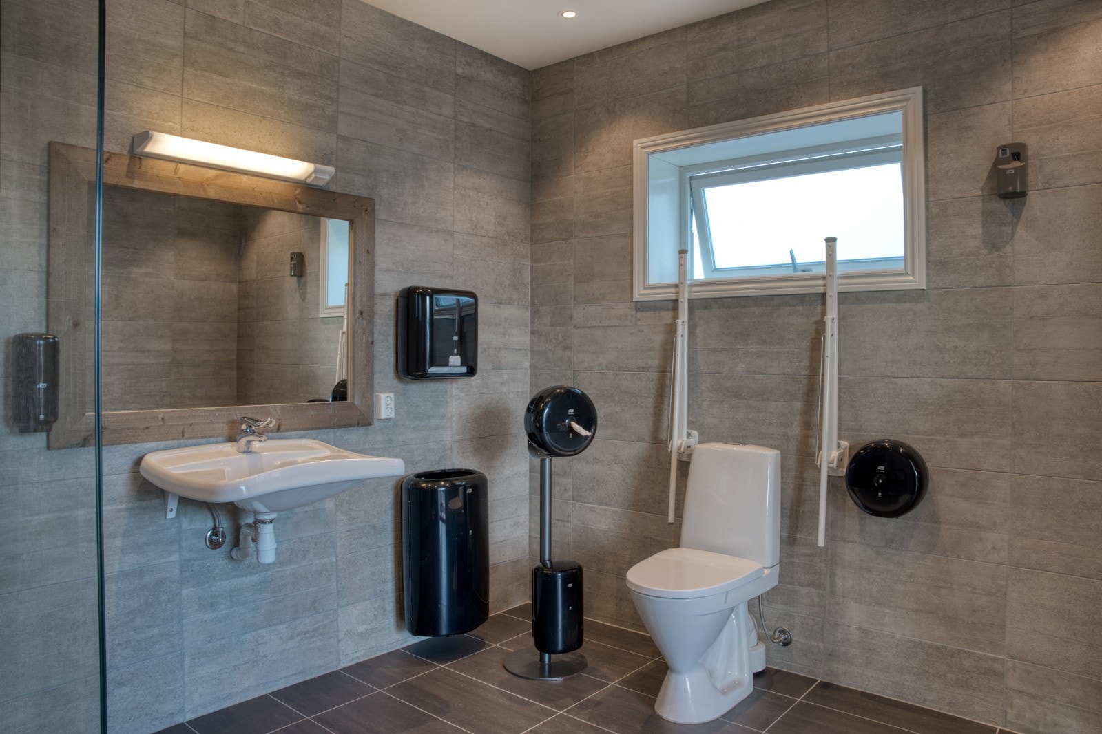 Stort nytt familierom/HC rom med høy standard Galleribilde