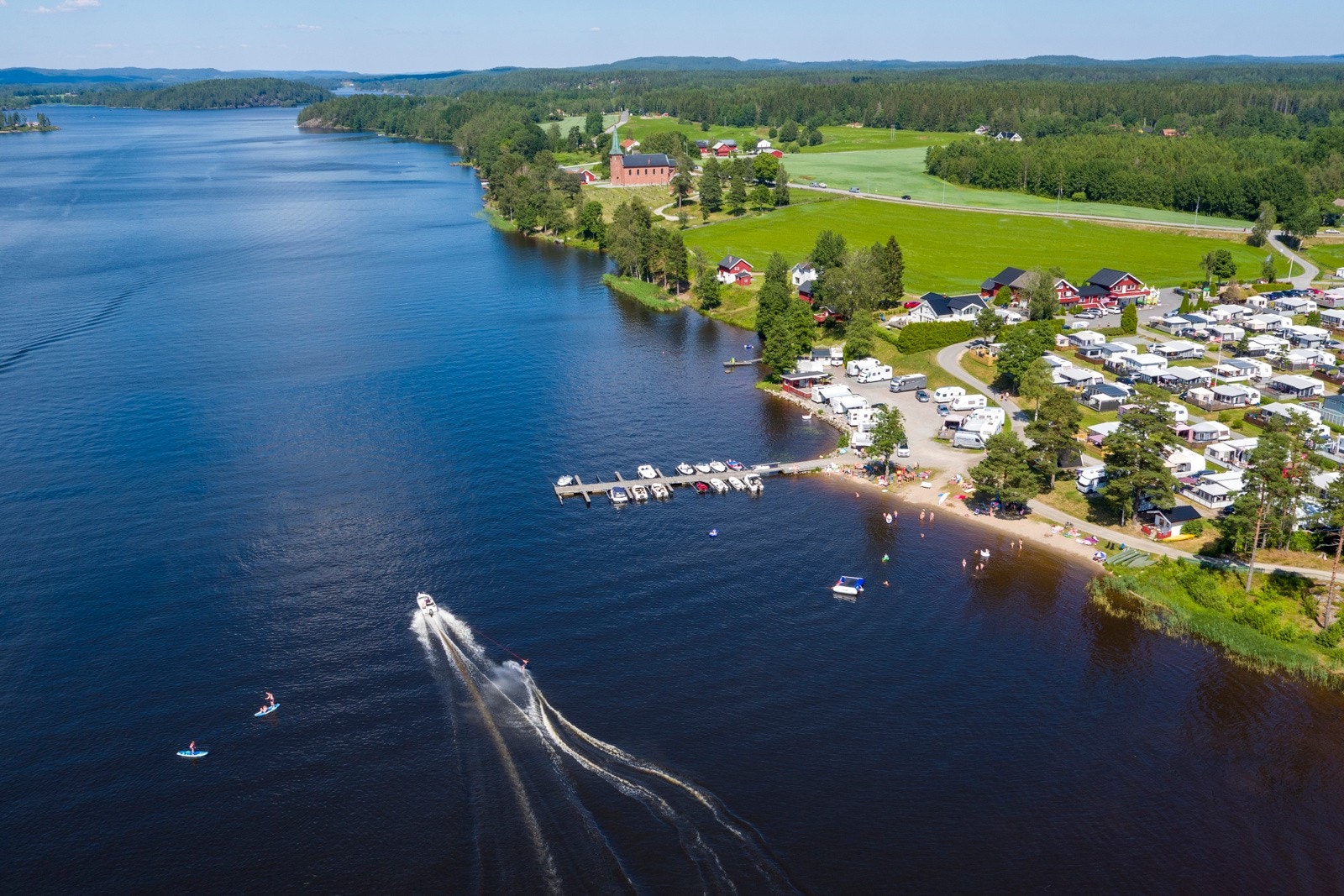 Vannaktiviteter, strandlinje, hygge og moro! Galleribilde