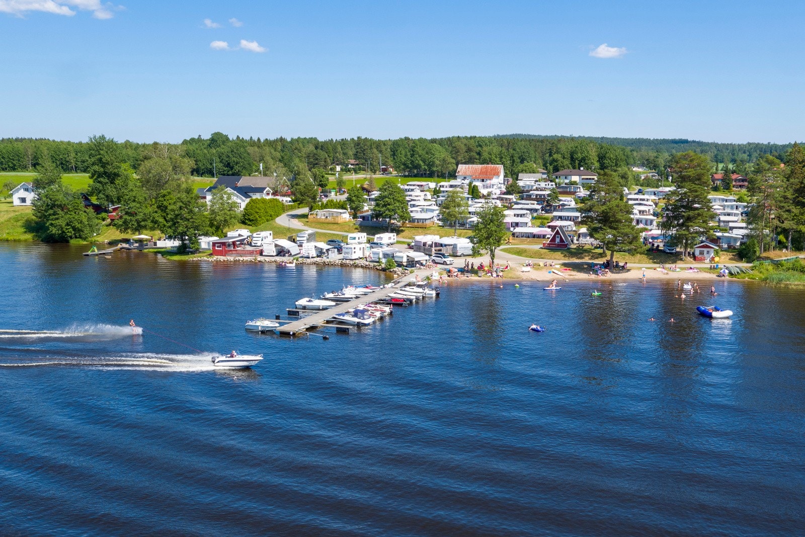 Vannaktiviteter, strandlinje, hygge og moro! Galleribilde