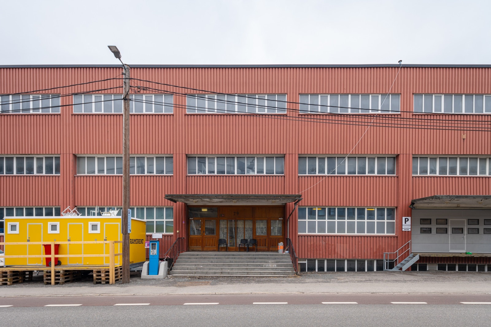 I 1. etasje kan det etableres flere kontorløsninger med tilhørende fasiliteter. Galleribilde