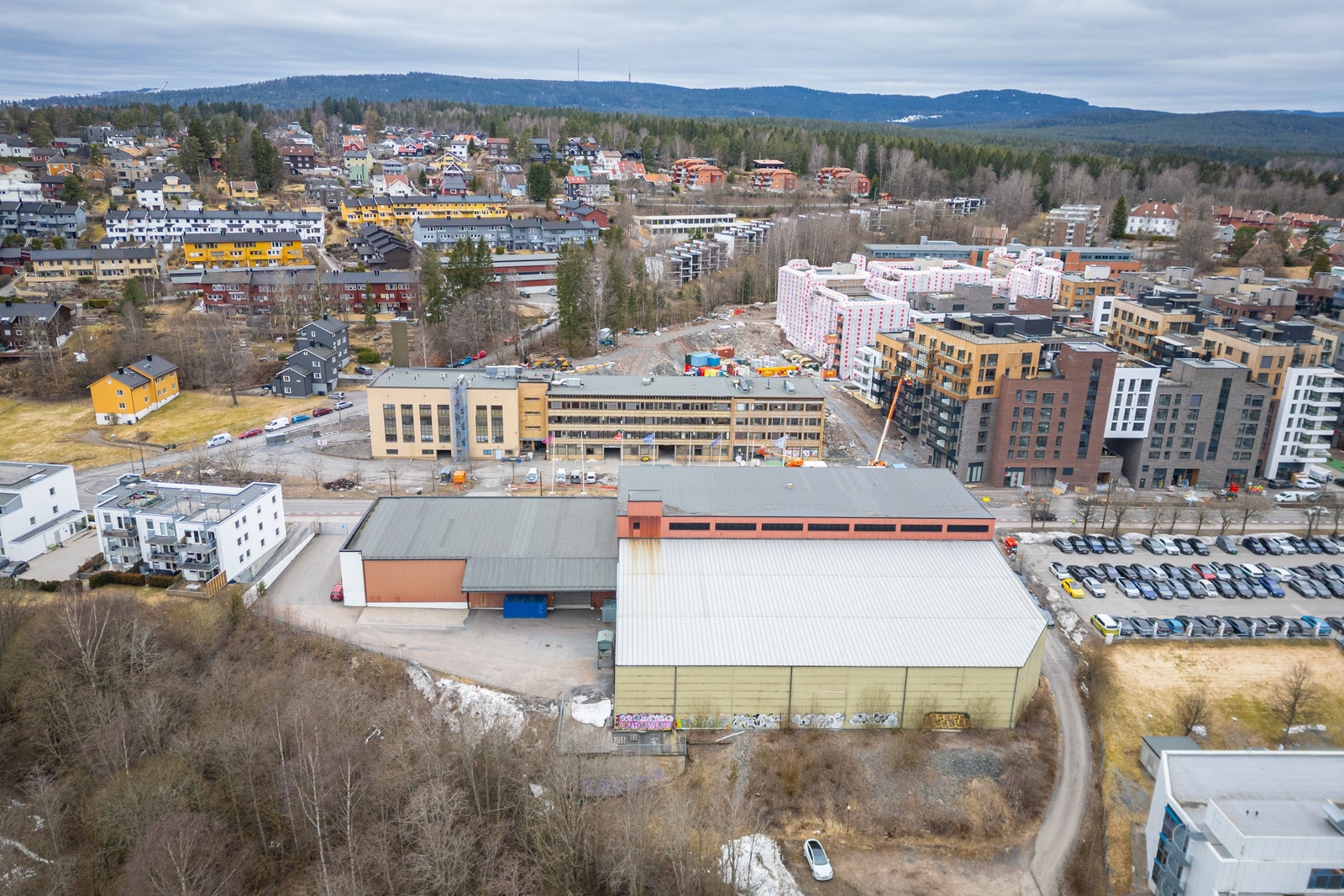 Fleksibelt lagerlokaler/høytlager/produksjonslokale med kontorløsning Galleribilde
