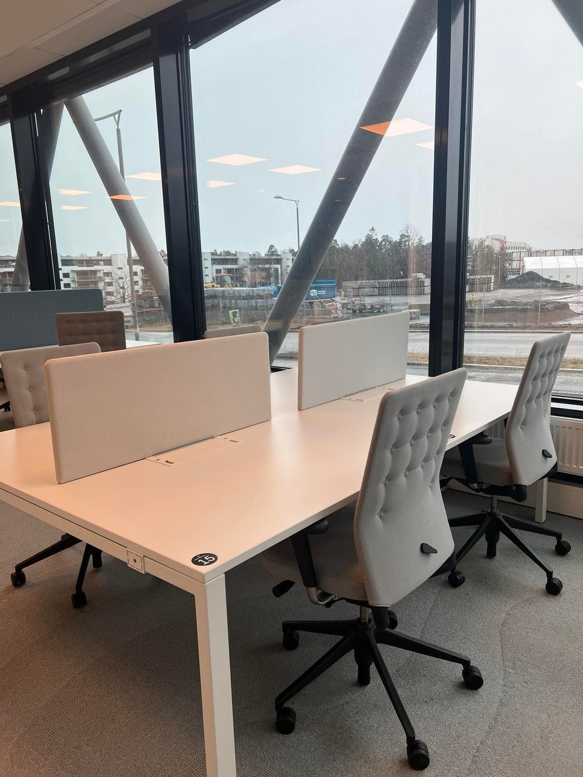 Lyse og luftig arealer. Her sitter du sammen med en mengde spennende bedrifter Galleribilde