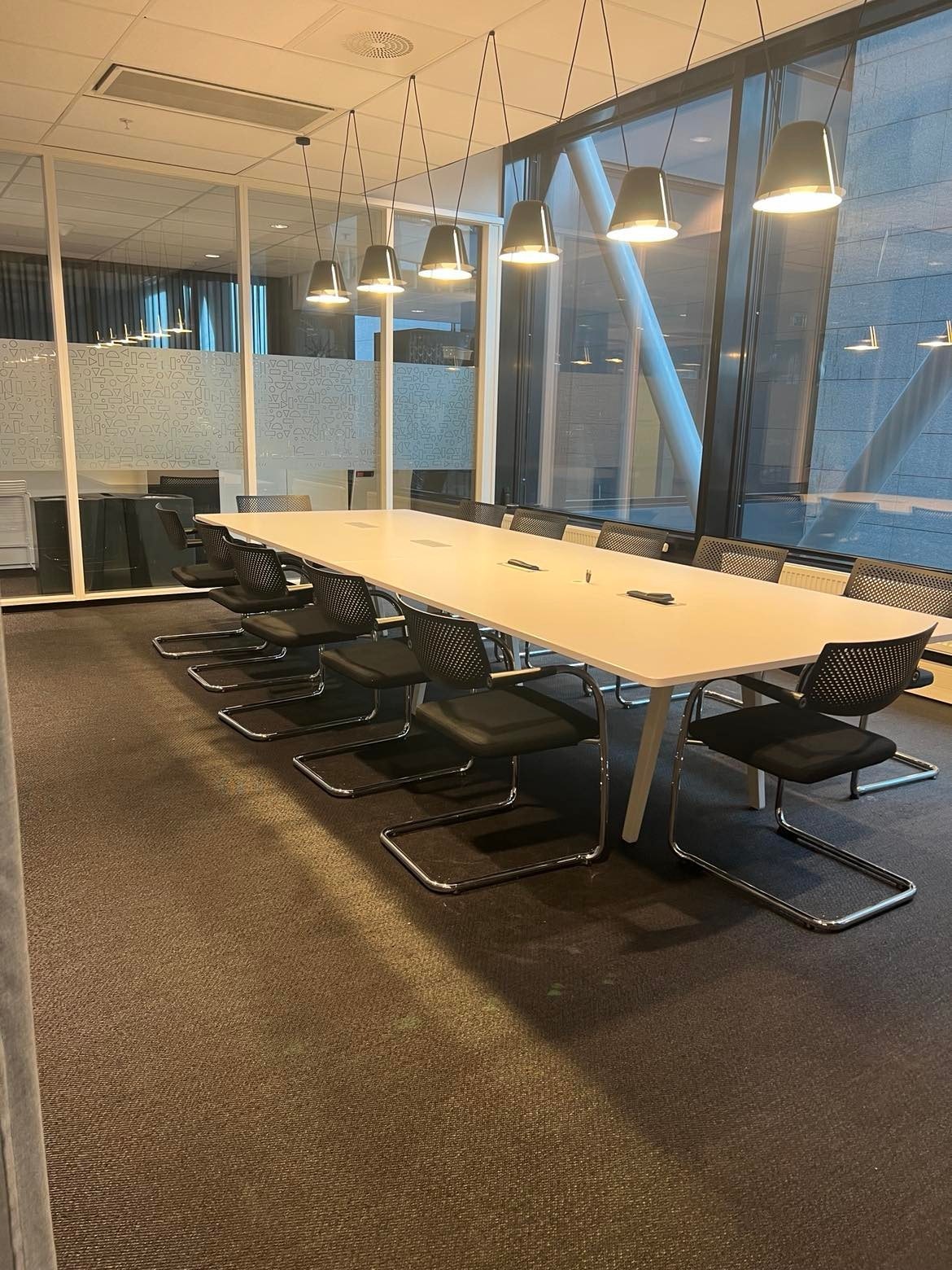 Tre store møterom er inkludert i leien Galleribilde