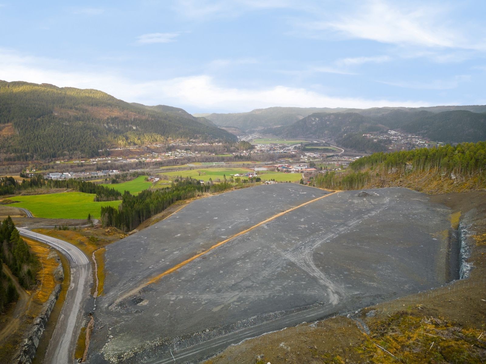 Støren Sør - 85 mål ferdig regulert og opparbeidet næringsareal bygd på fjell. Galleribilde