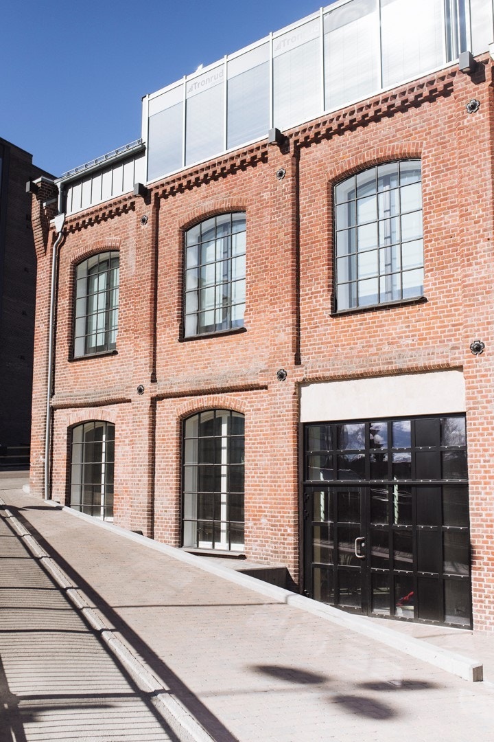 Fasade mot Hønefoss Bru. Galleribilde