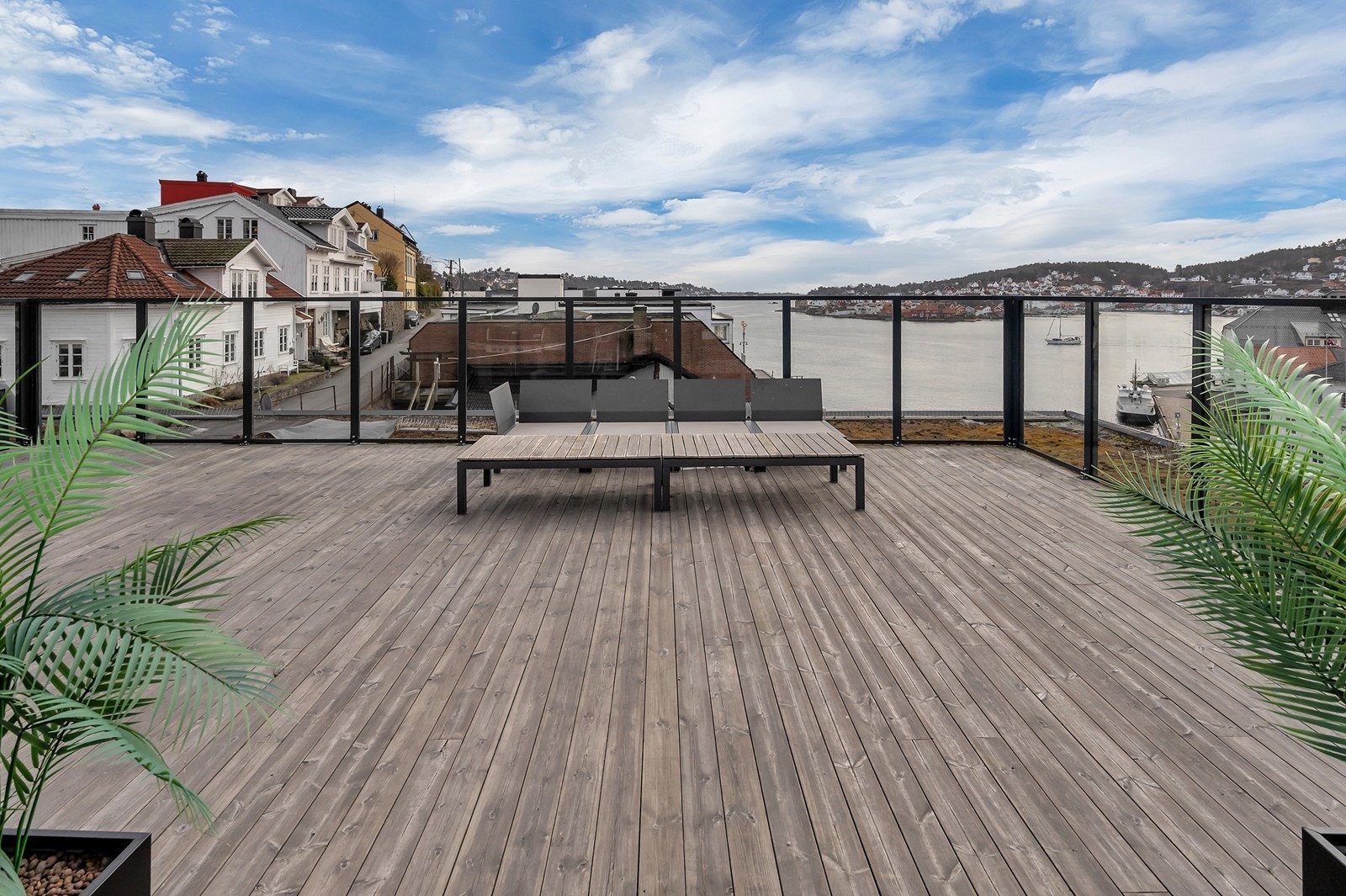 Takterrasse med utekjøkken og fantastisk utsikt Galleribilde