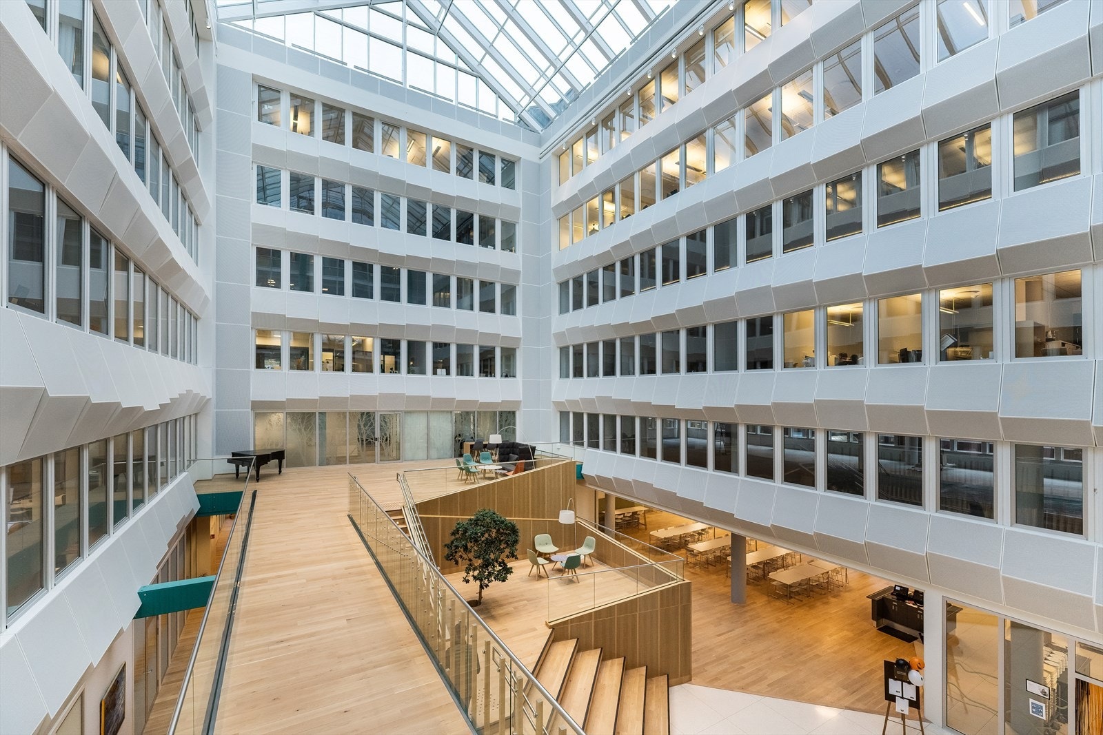 Atrium med sosiale soner Galleribilde