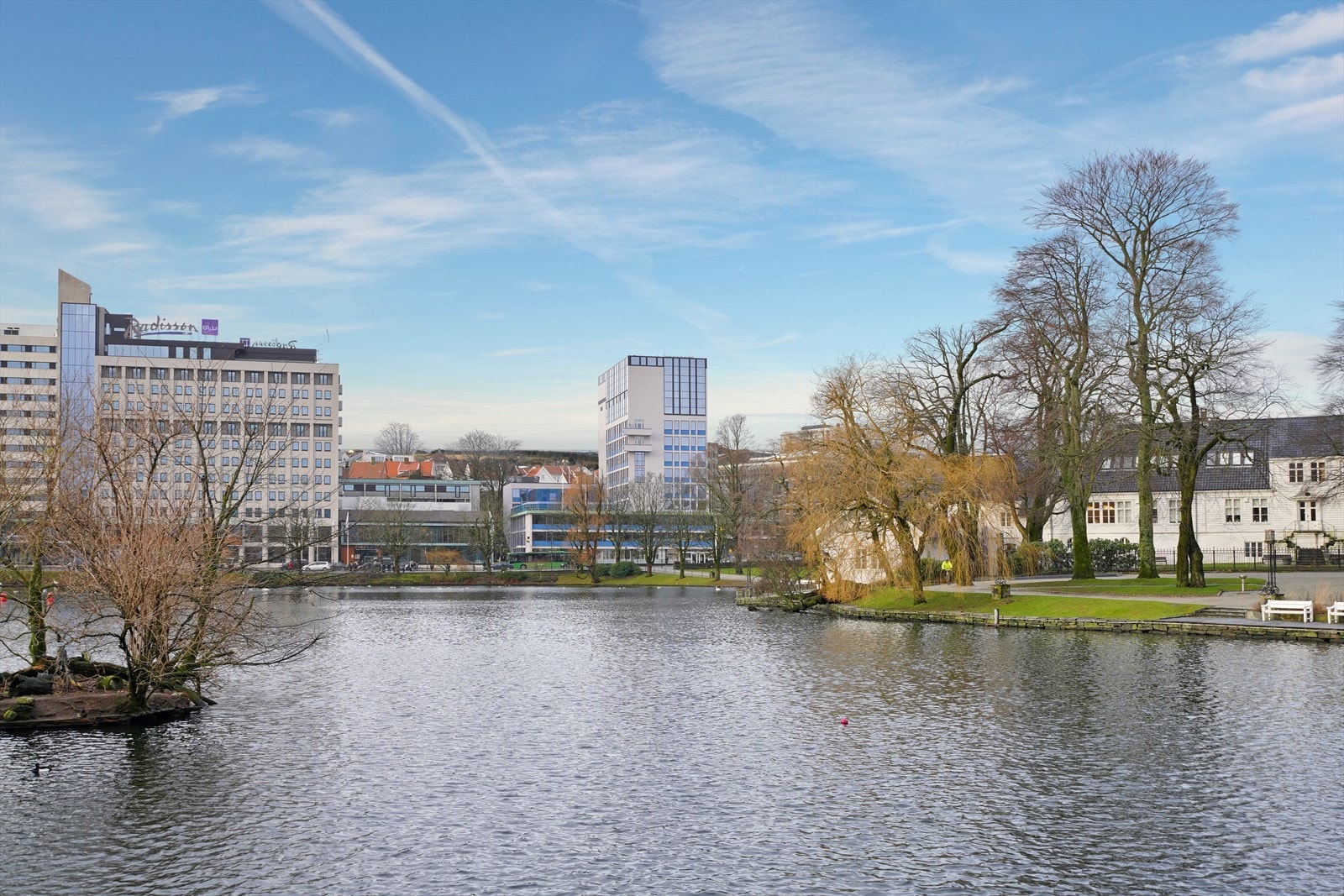 Bygget sett fra Breiavatnet Galleribilde