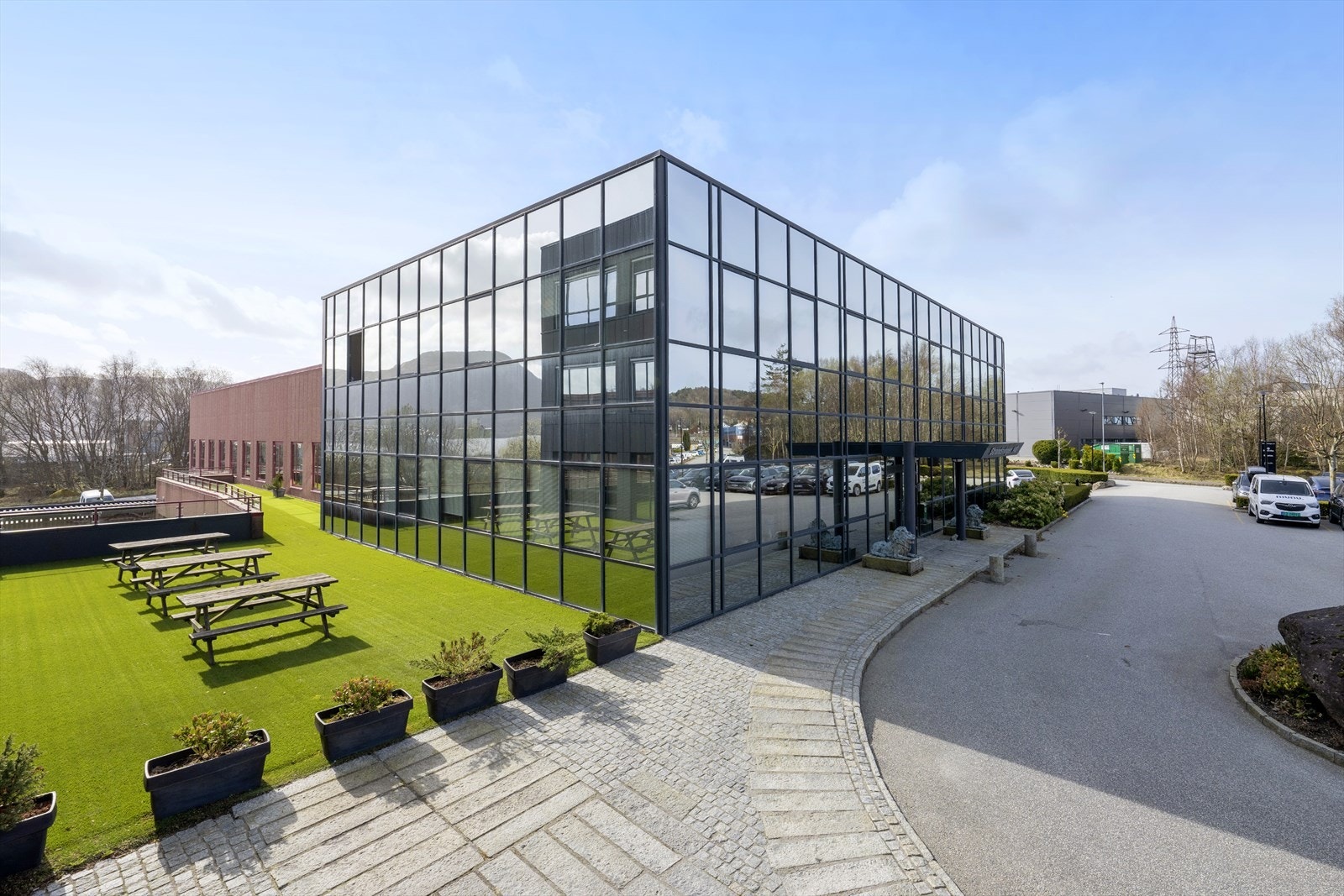 Strandsvingen 14 ligger i et eget bygg. Galleribilde