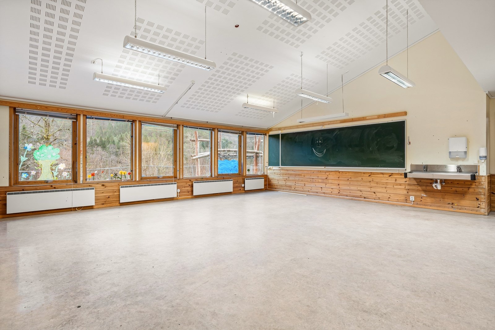 Hegglandsdalen skole-02.jpg Galleribilde