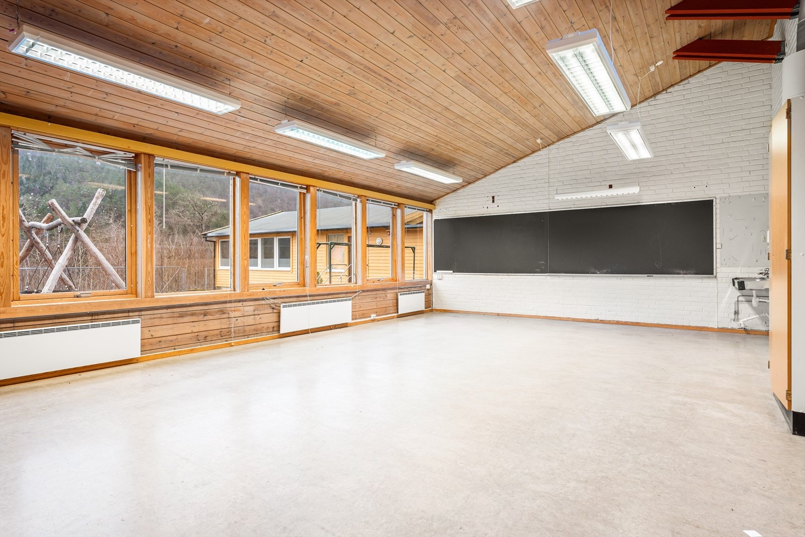 Hegglandsdalen skole-08.jpg Galleribilde