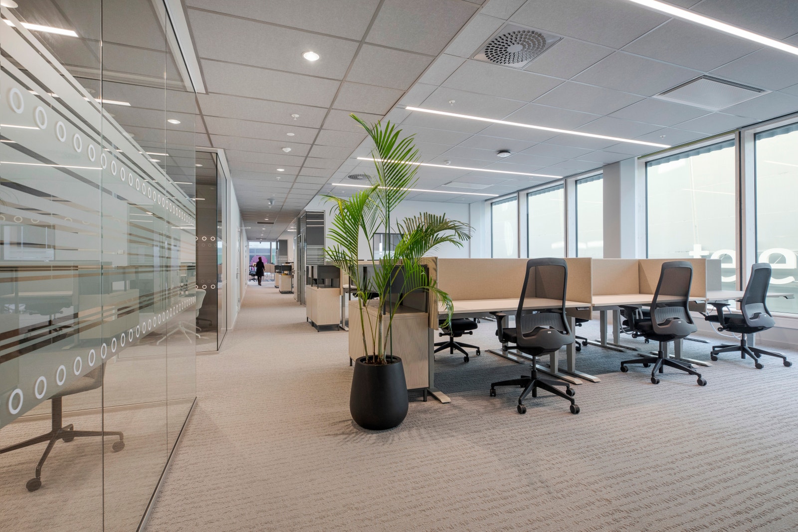 Kontorene leveres ferdig møblert Galleribilde