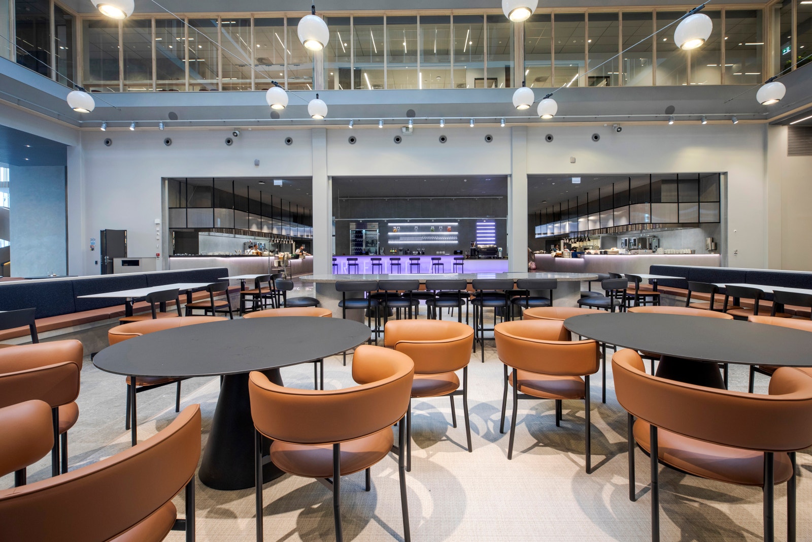 Hyggelig personalrestaurant / food-court på plan 1 Galleribilde