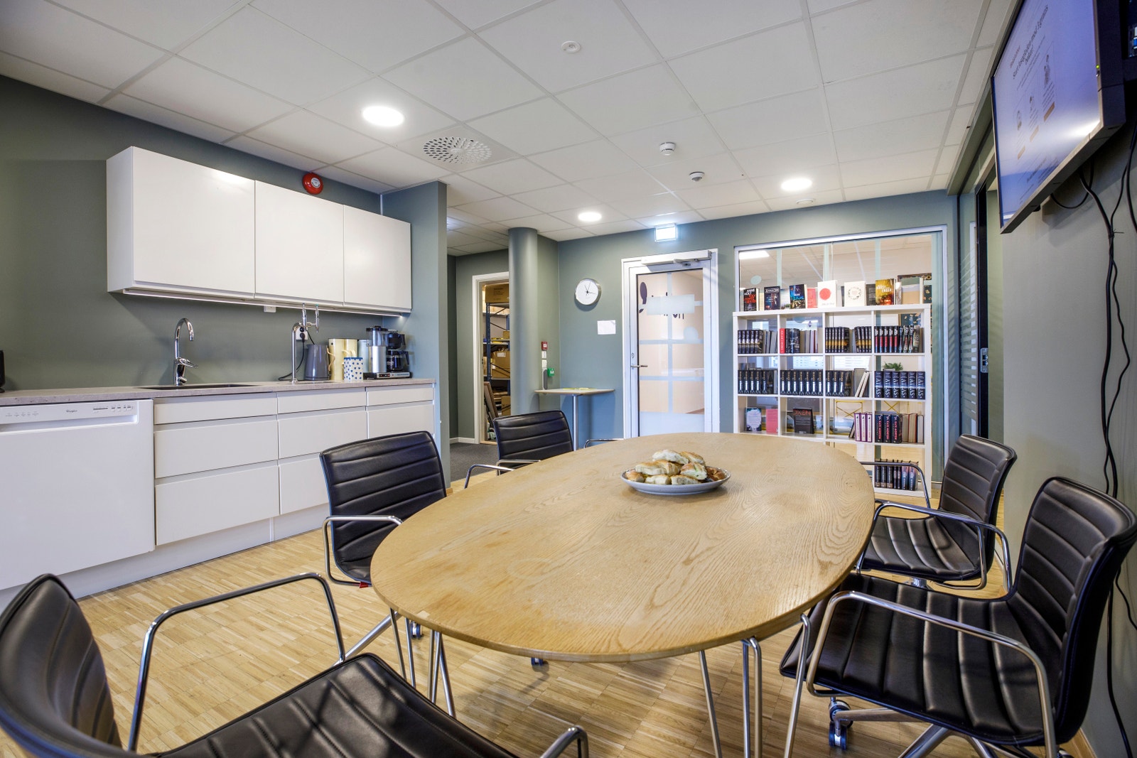 Internt kjøkken og sosial sone Galleribilde