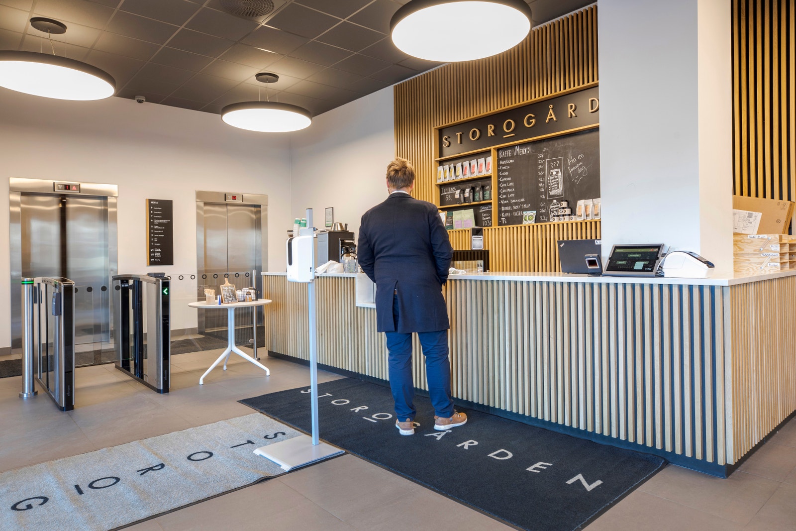 Hyggelig inngangsparti til bygget Galleribilde