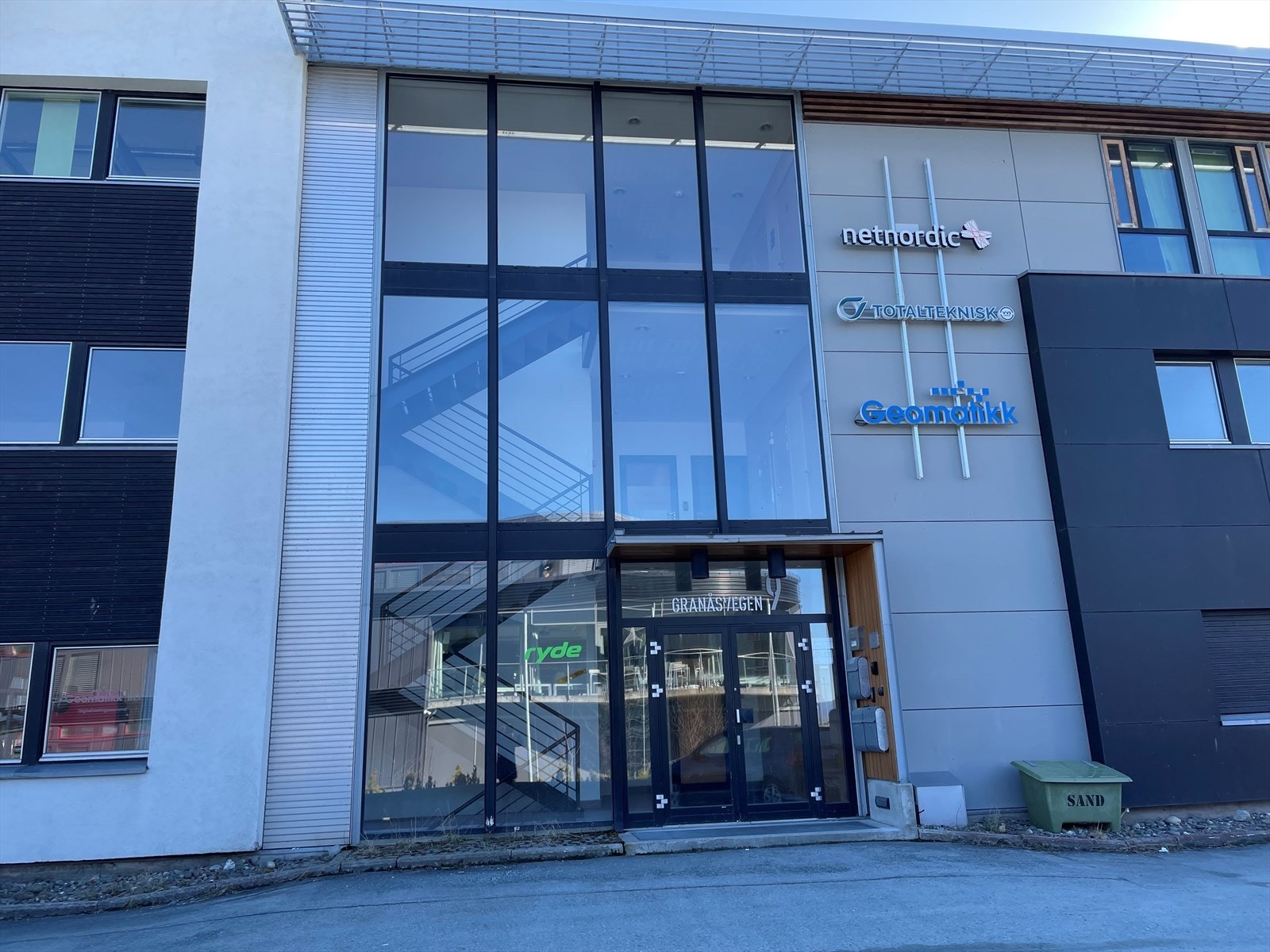 Brøsetveien 9 inngangsparti kontor Galleribilde