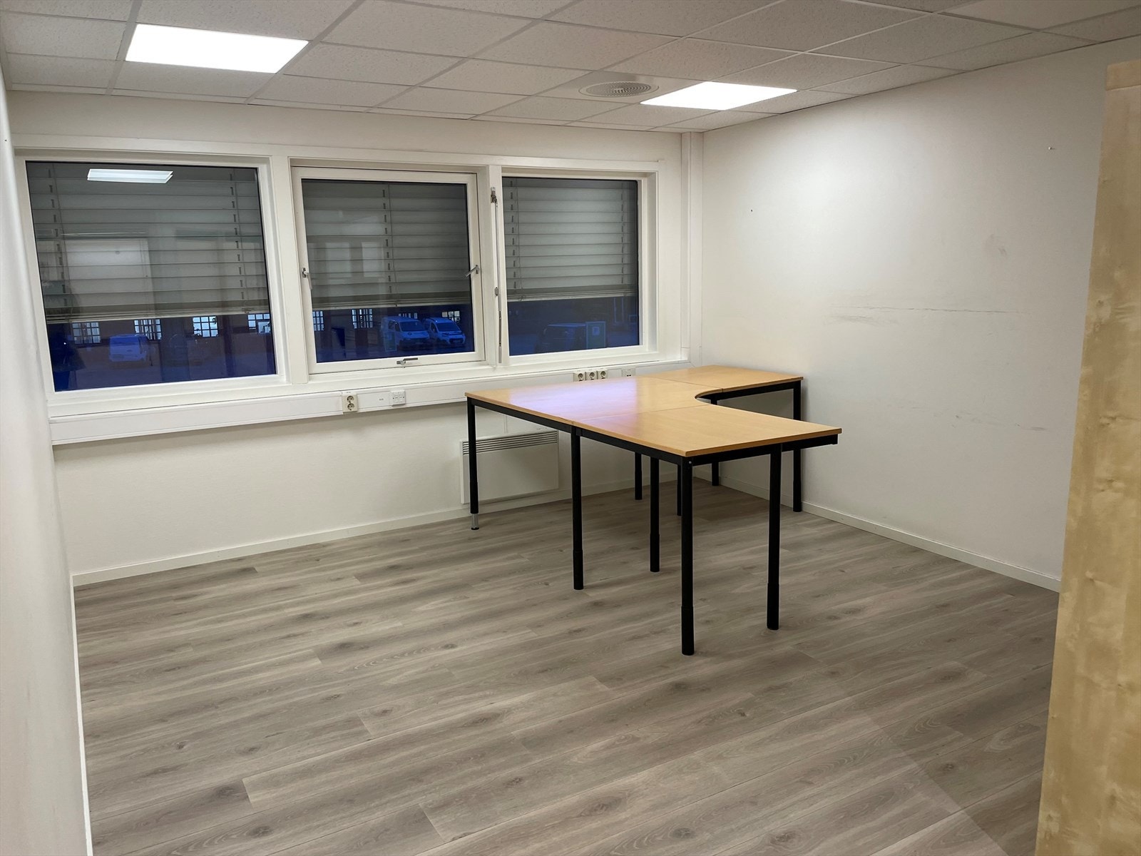 Spiserom med kjøkken. Galleribilde