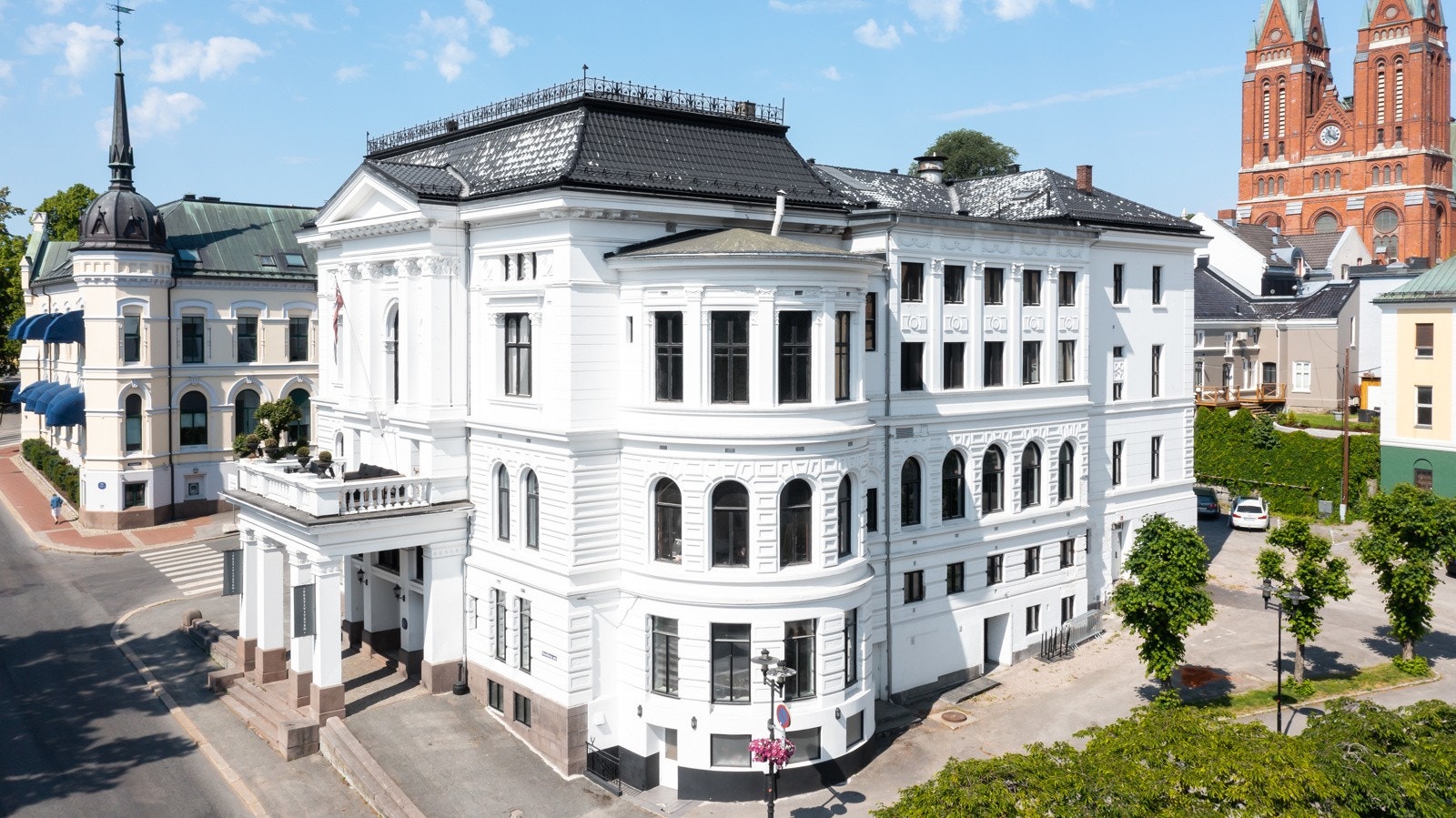 Monumentalt praktbygg fra 1891 på 2760 kvm BRA med stort potensial. Nylig restaurert. Salg av AS Galleribilde