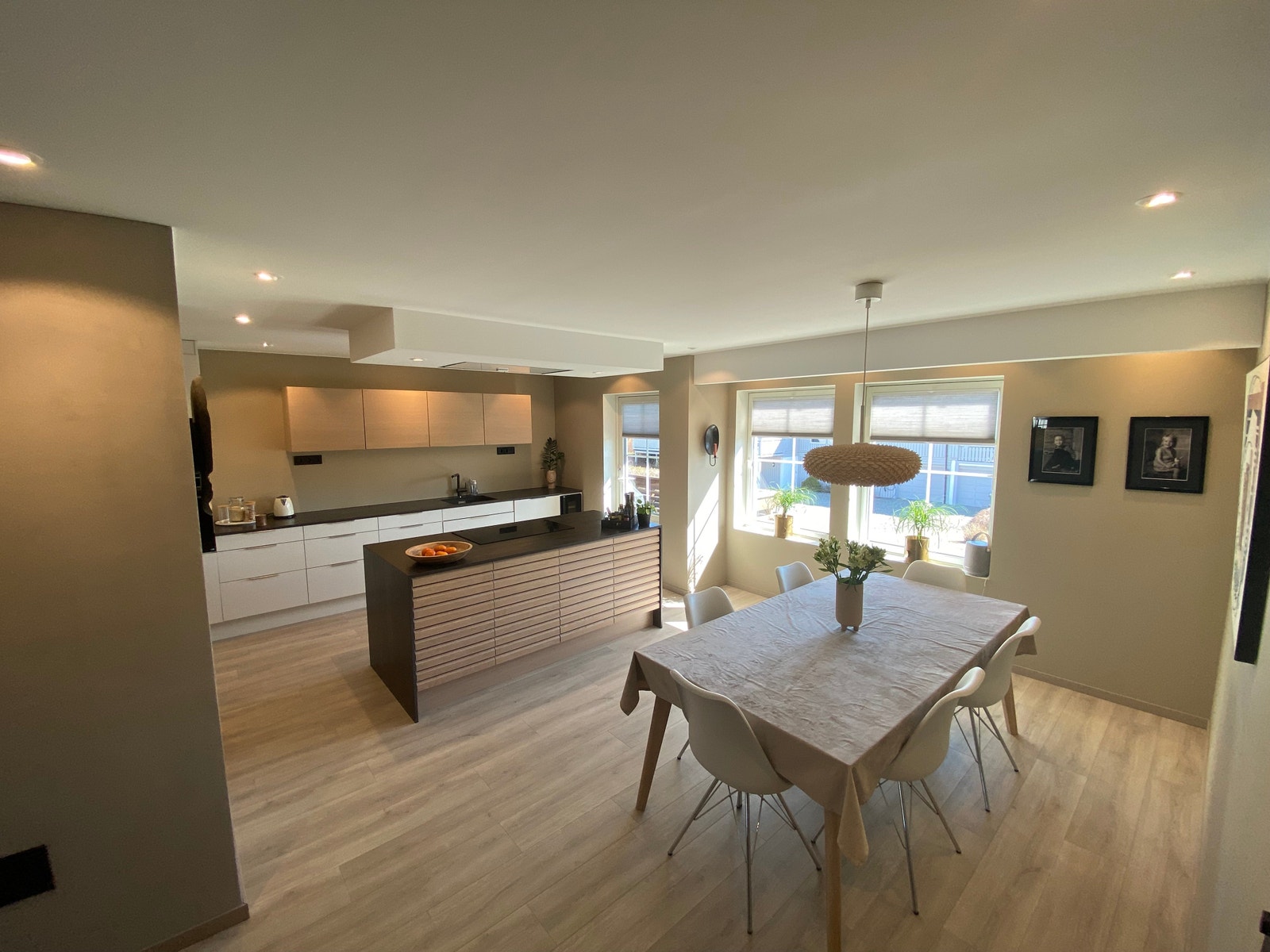 Kjøkken/spisestue i 2.etg Galleribilde