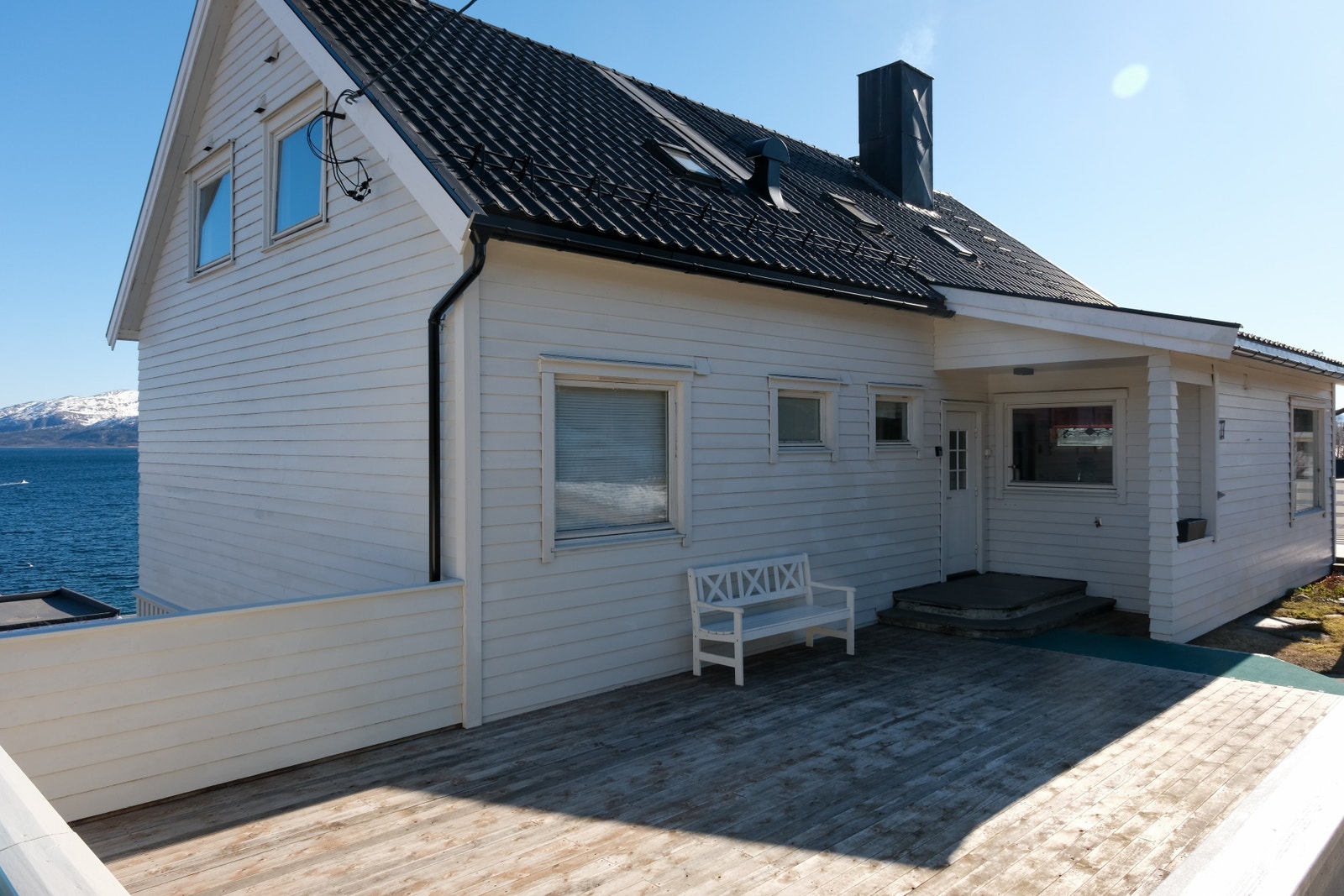 Inngangspartiet hvor det er sol fra tidlig formiddag til sent på kveld. Galleribilde