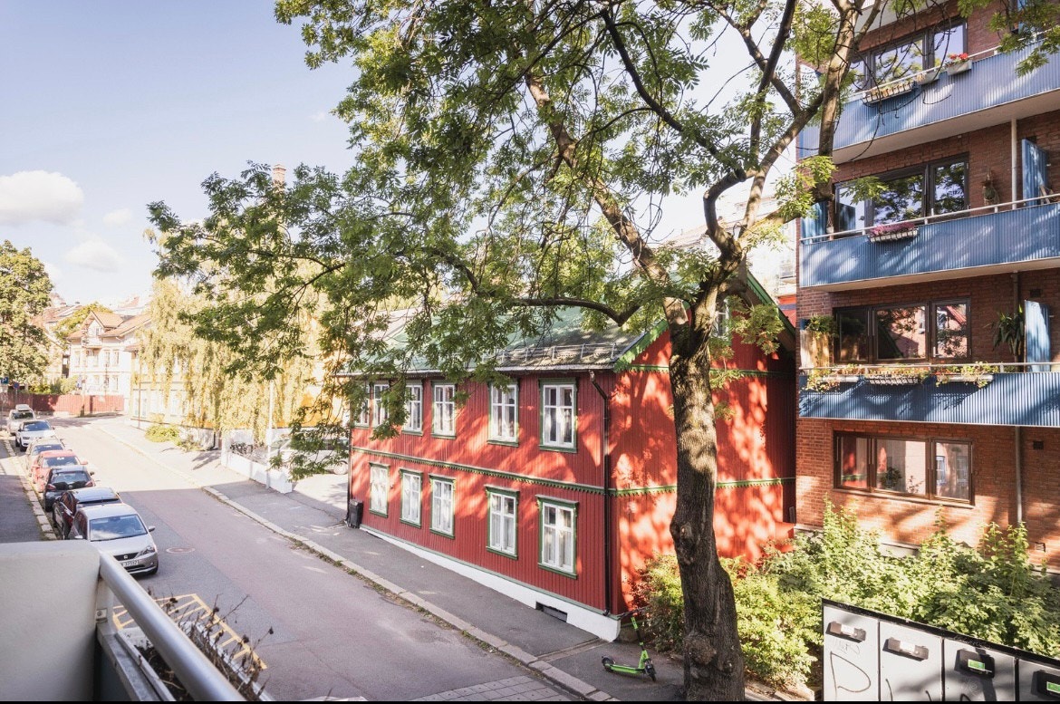 Utsikten fra balkong og vinduer Galleribilde