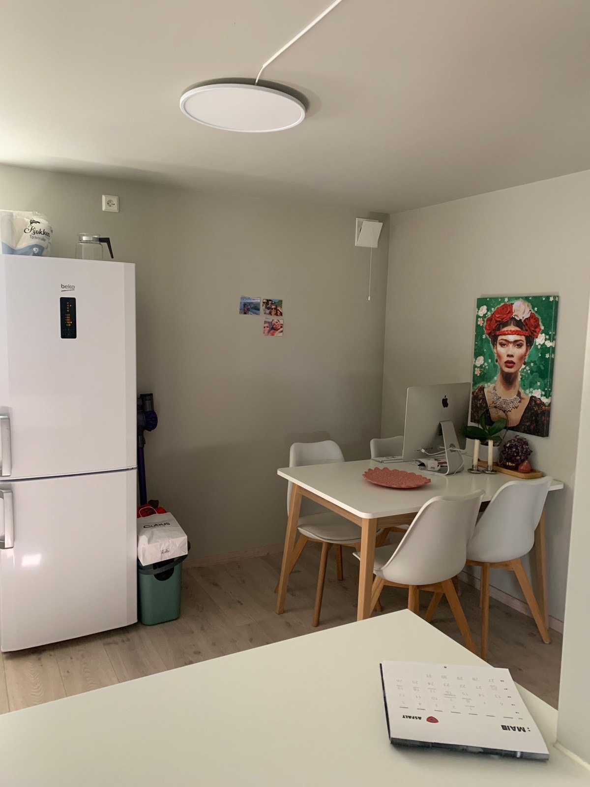 Spisebord og stoler følger leiligheten om ønskelig. Galleribilde