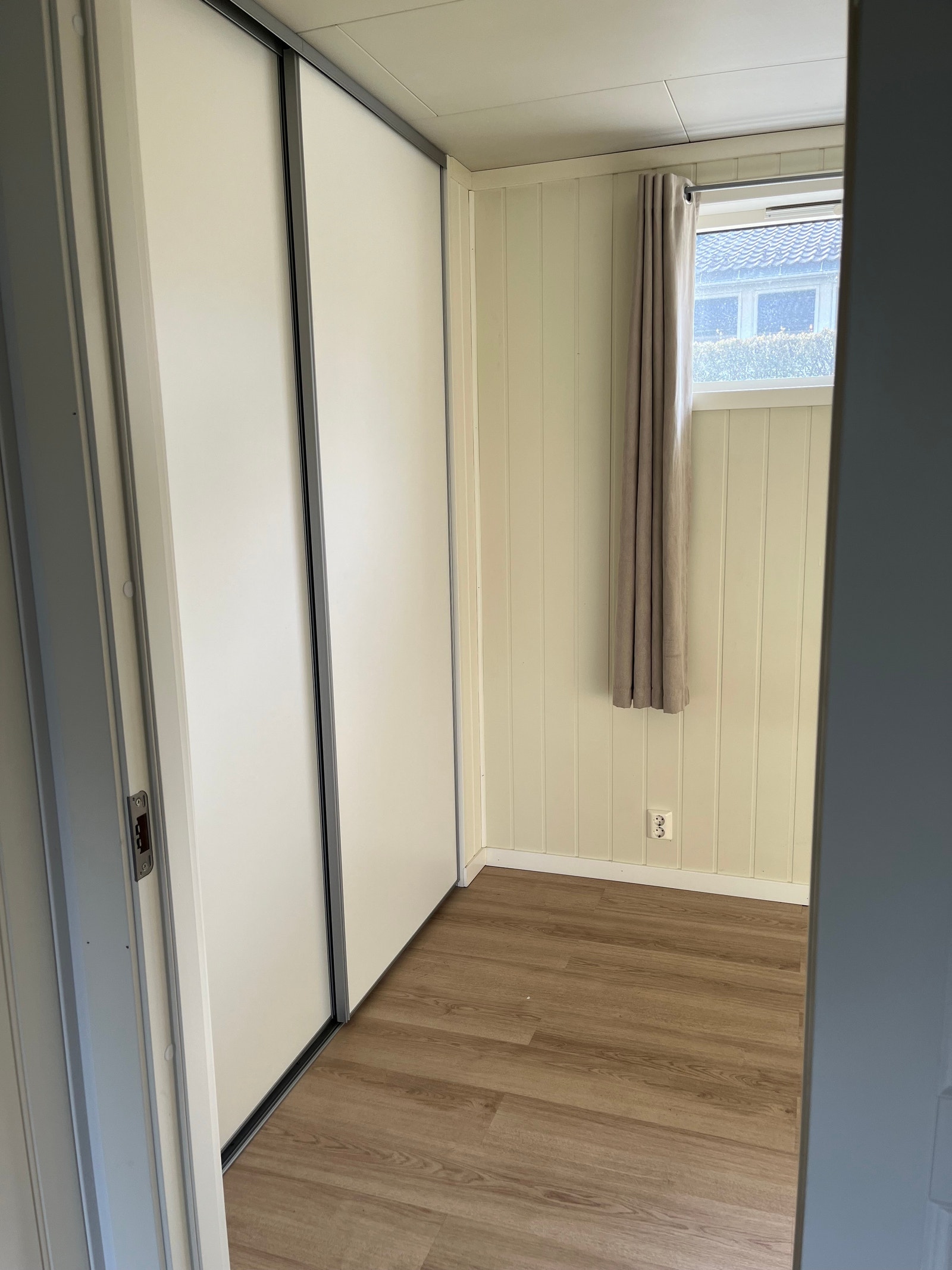 Innebygd garderobeskap i soverommet Galleribilde