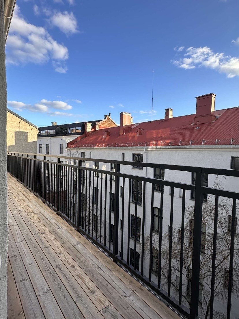 Brannbalkong med kveldssol Galleribilde