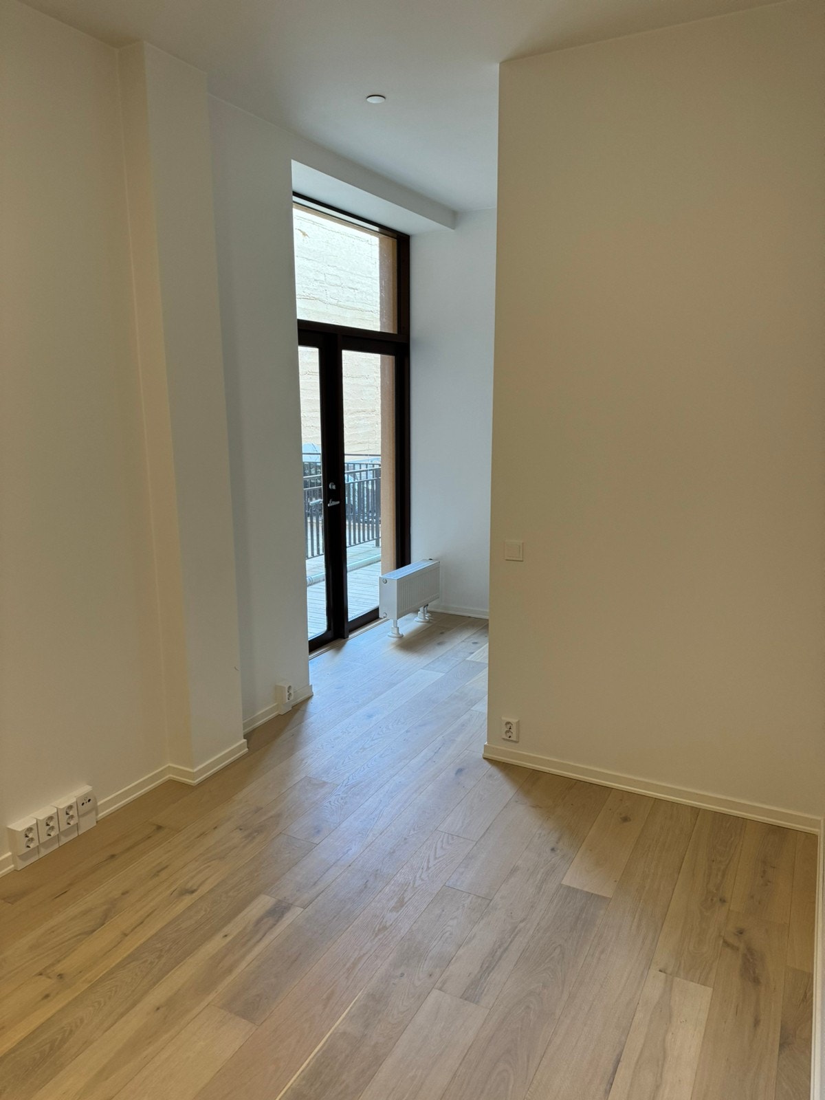 Stue med utsikt mot terasse Galleribilde