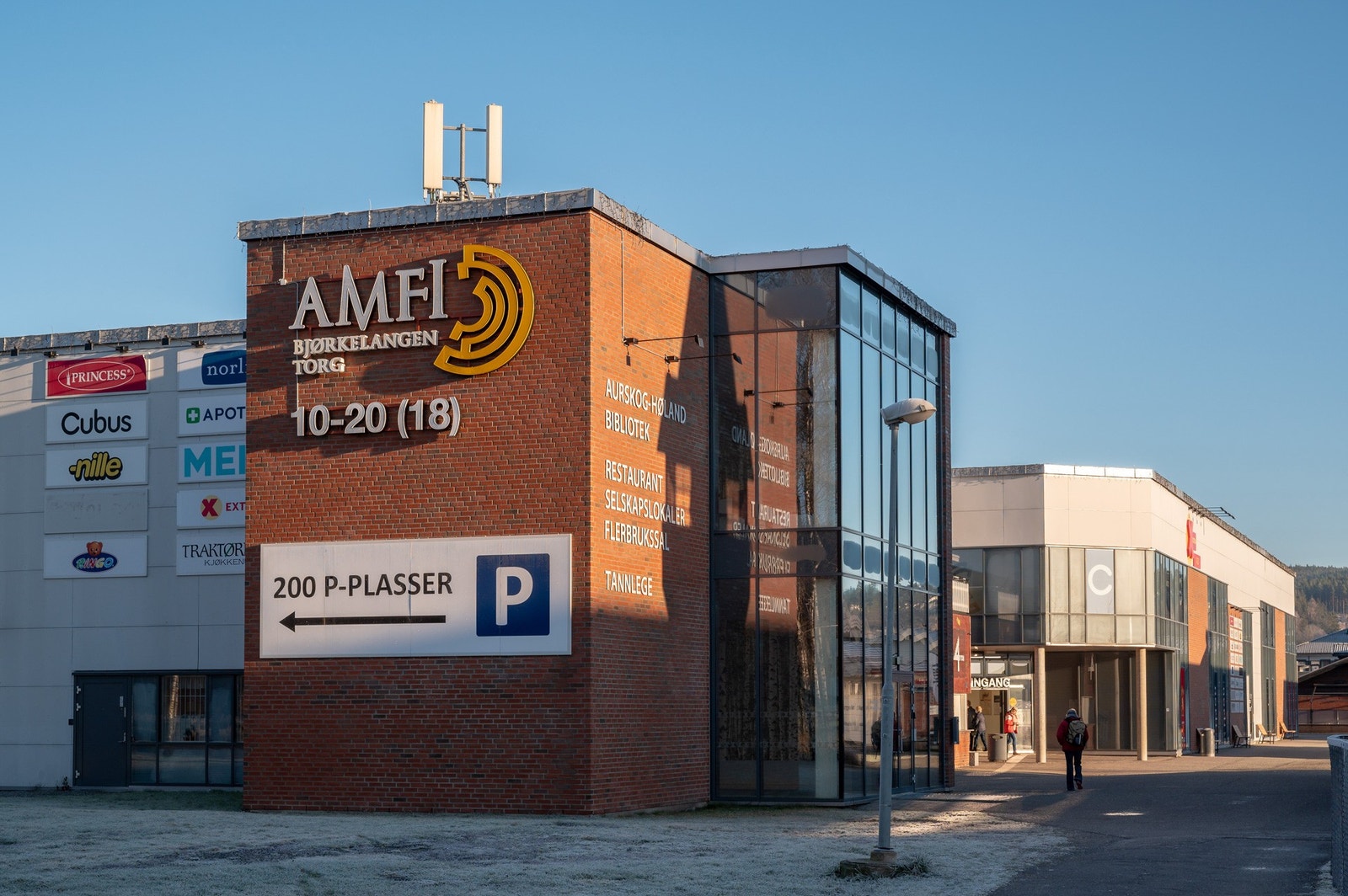 Bjørkelangen sentrum har et bredt tilbud av diverse service-fasiliteter Galleribilde