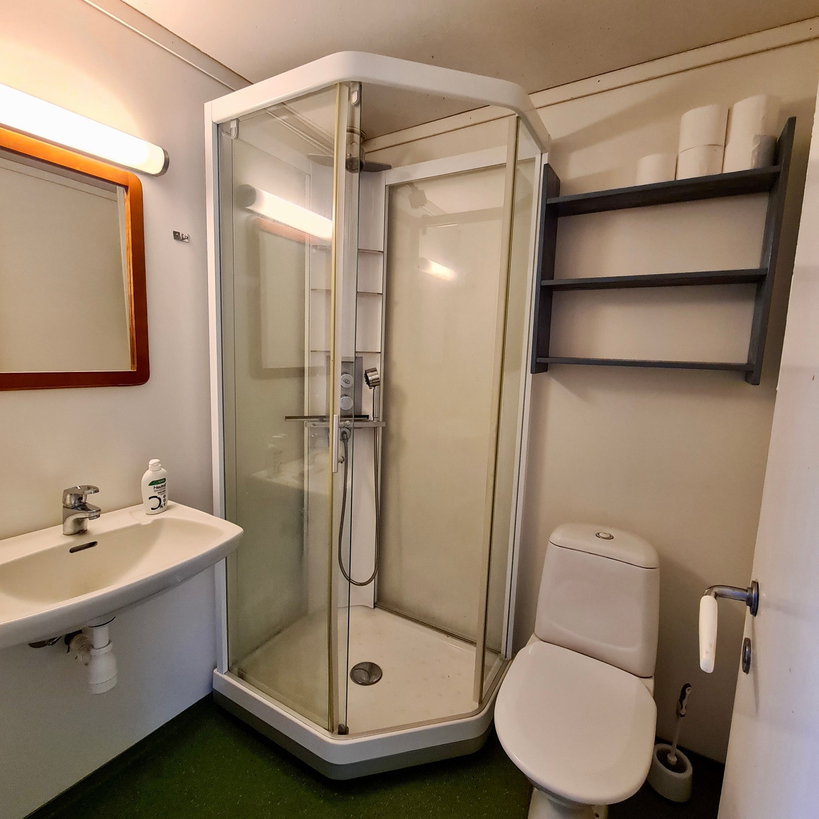 Badet nede Galleribilde