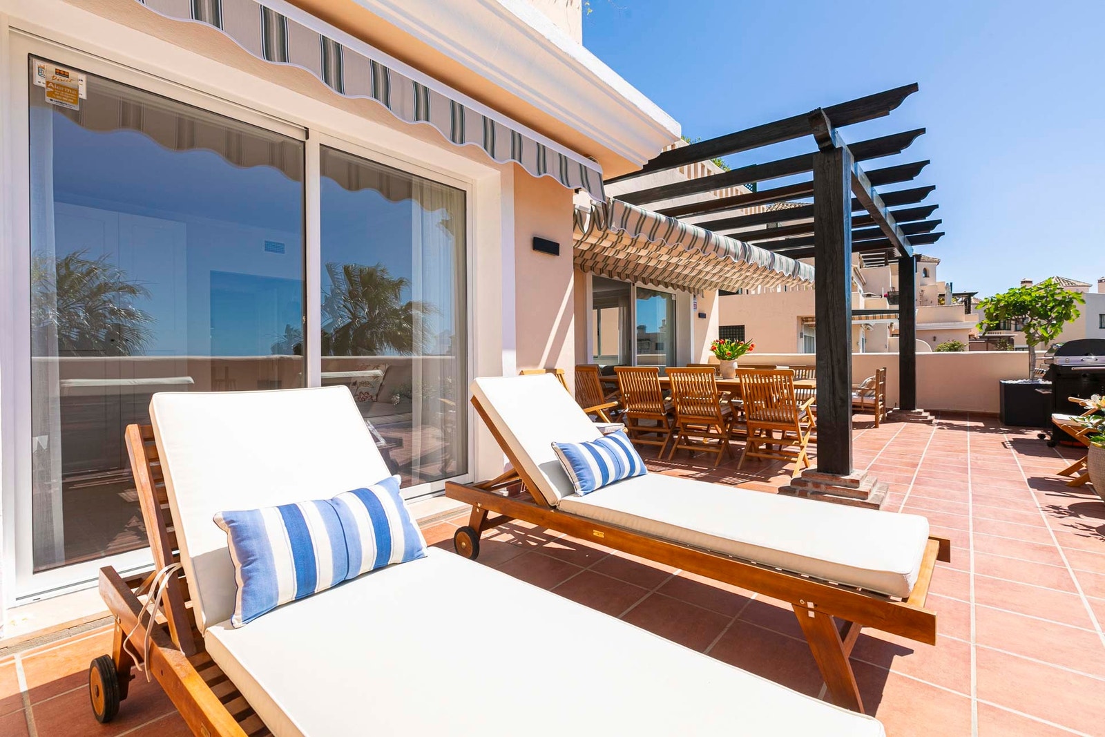 To solsenger som kan justeres i høyden på ryggen Galleribilde