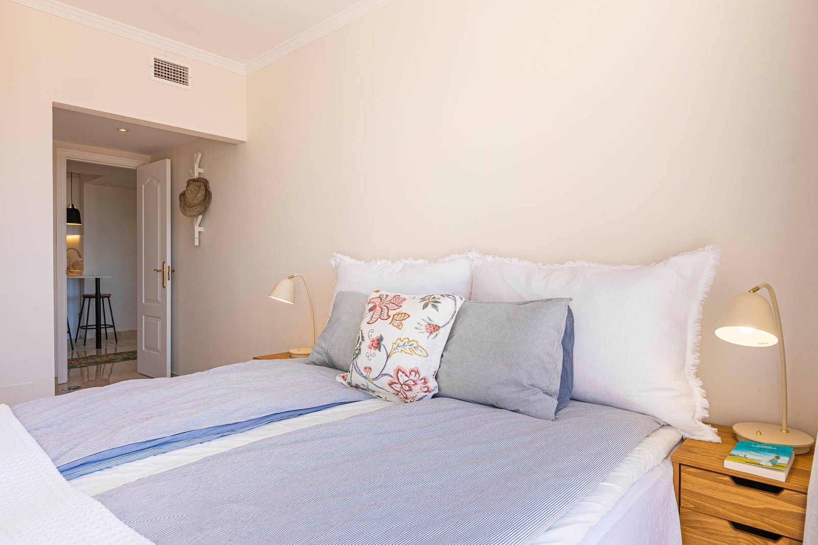 Master bedroom 180x220 Galleribilde