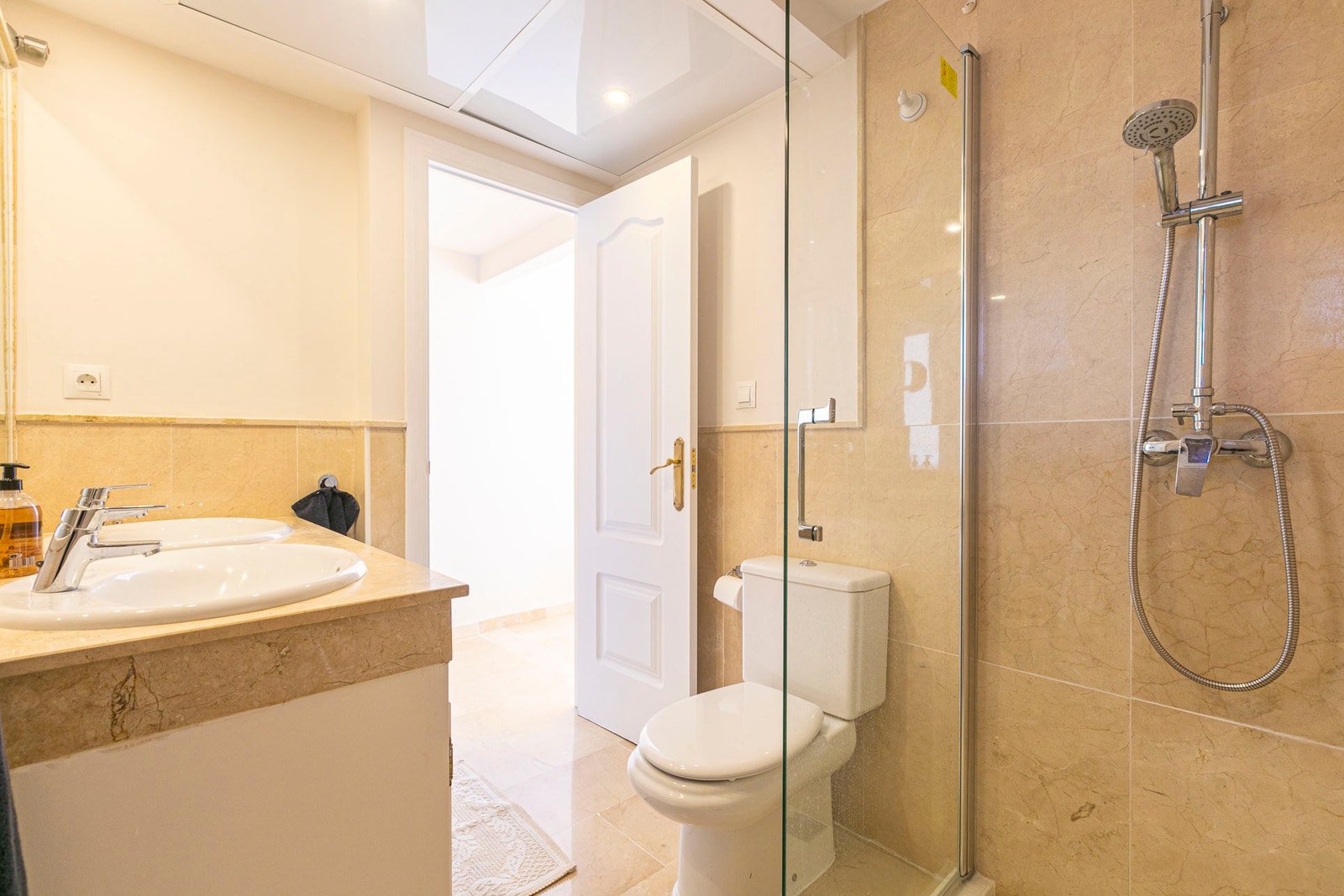 Master bedroom bath Galleribilde