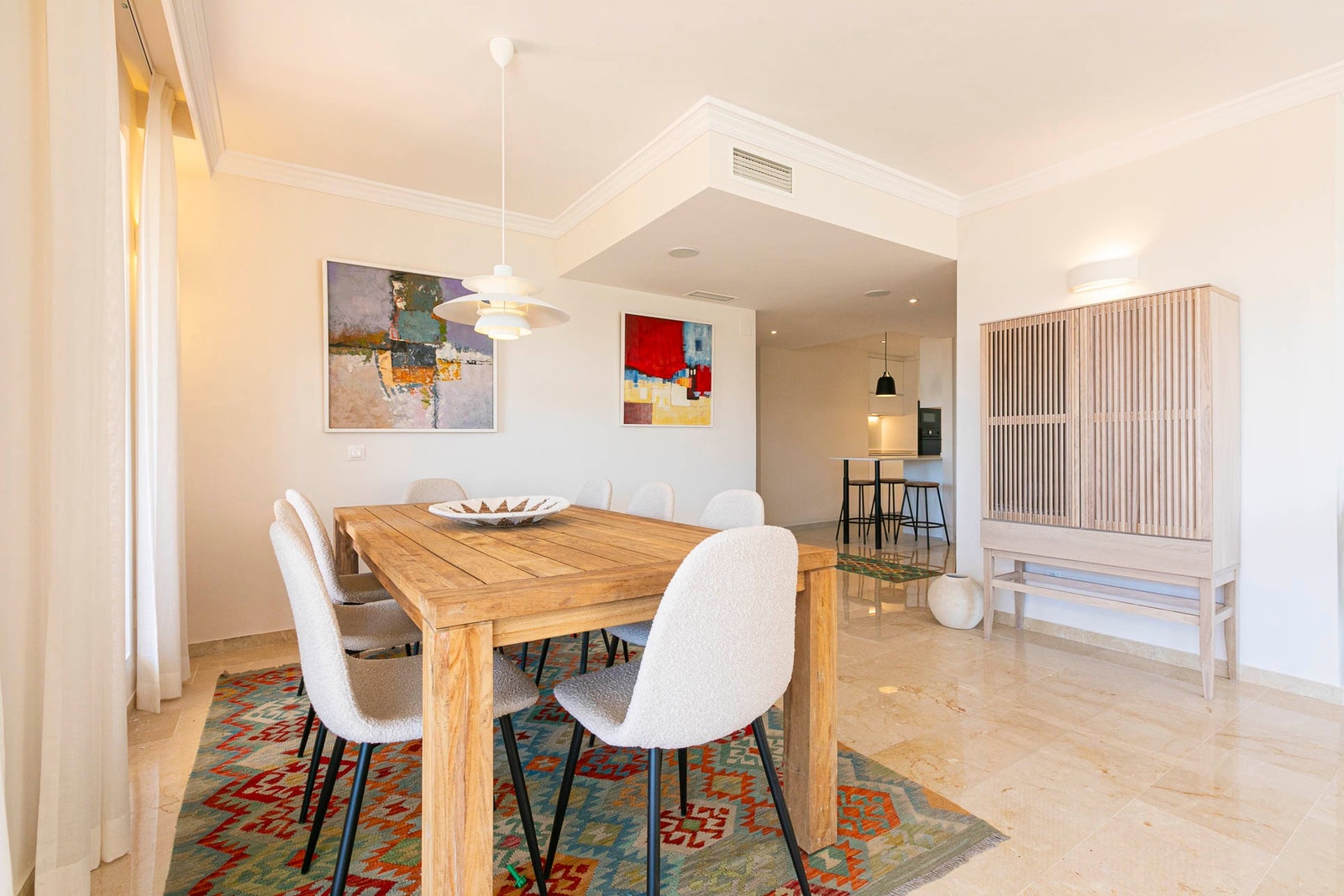 Spisebord i stuen Galleribilde