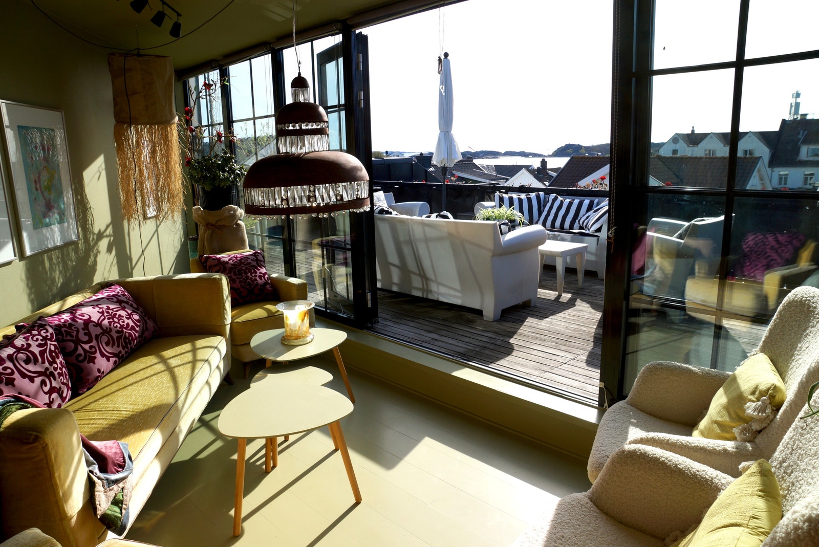 Vidstrakt utsikt fra stue øverste plan. Galleribilde