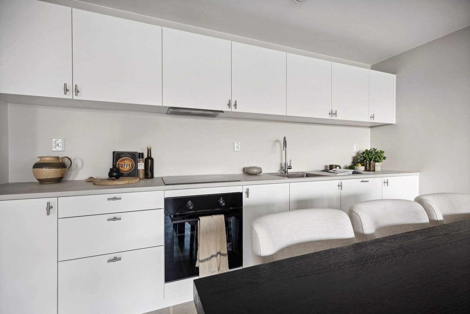 Innredningen er modell Bistro i fargen Østersbeige eller hvit. Ulike farger på forskjellige leiligheter. Galleribilde