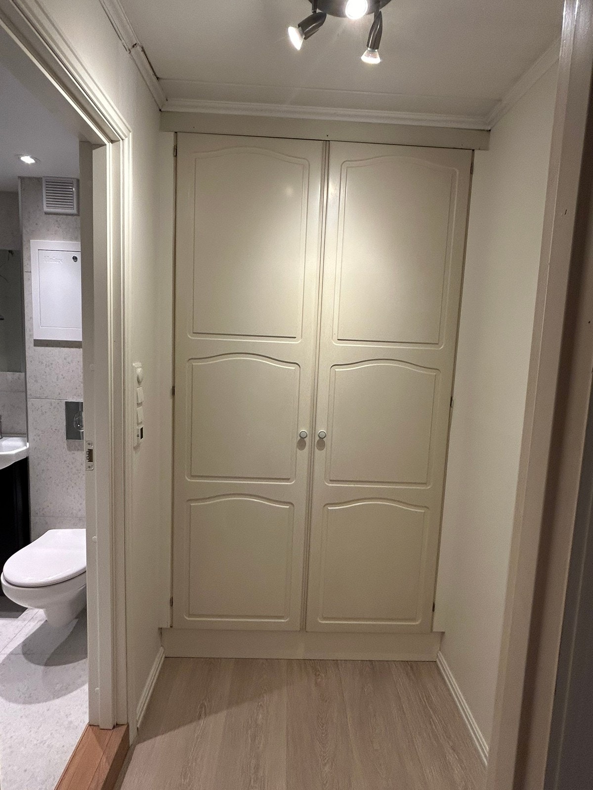 Garderobe Galleribilde