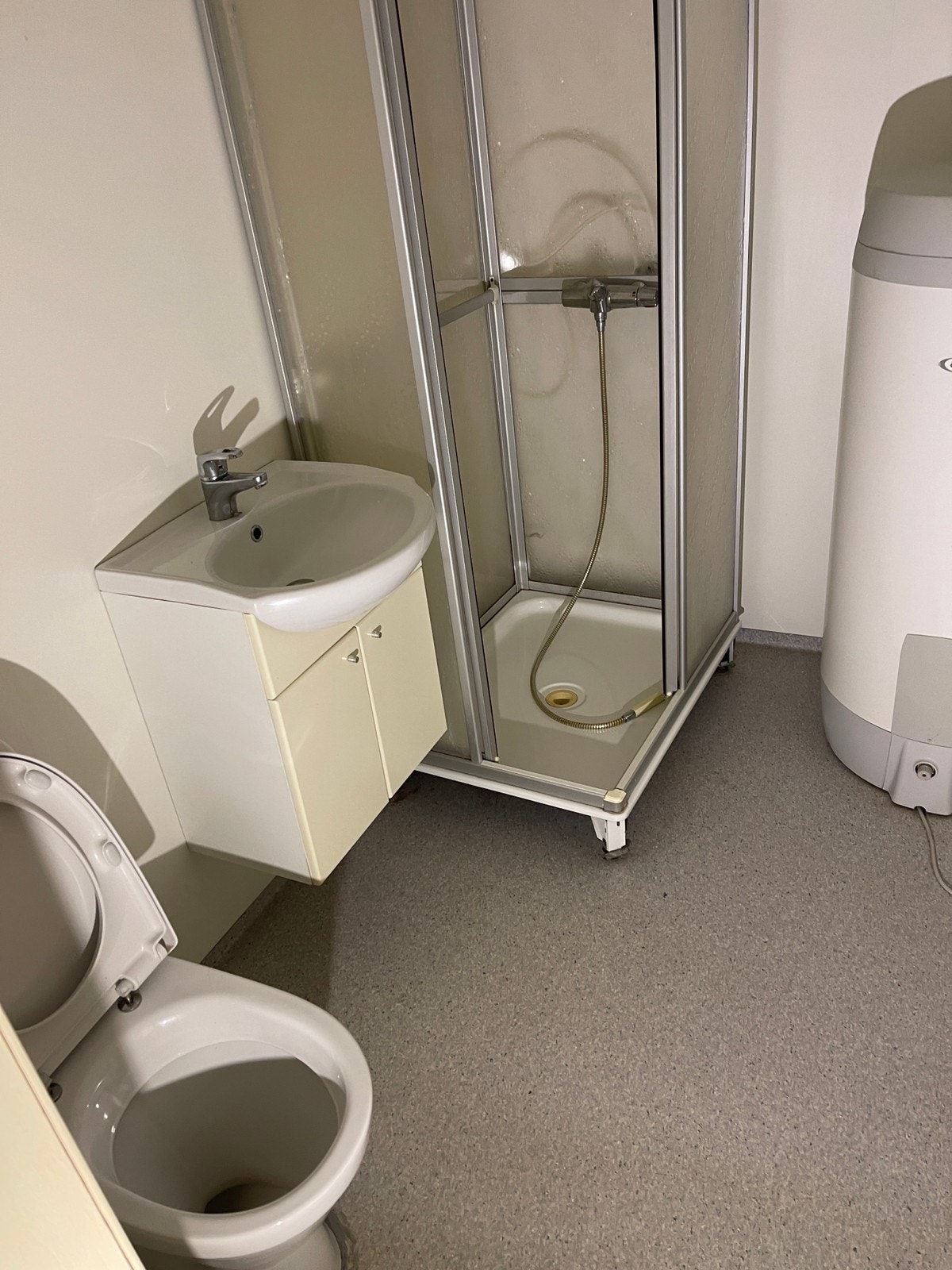 Dusj og toalett 1 Galleribilde