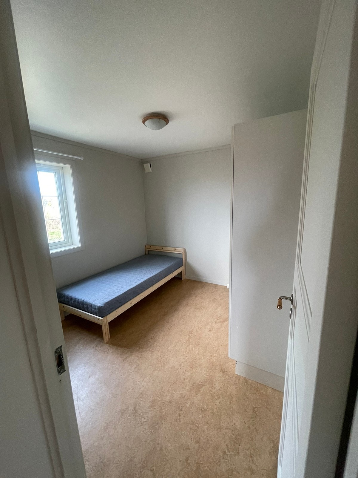 Soverom med skap Galleribilde