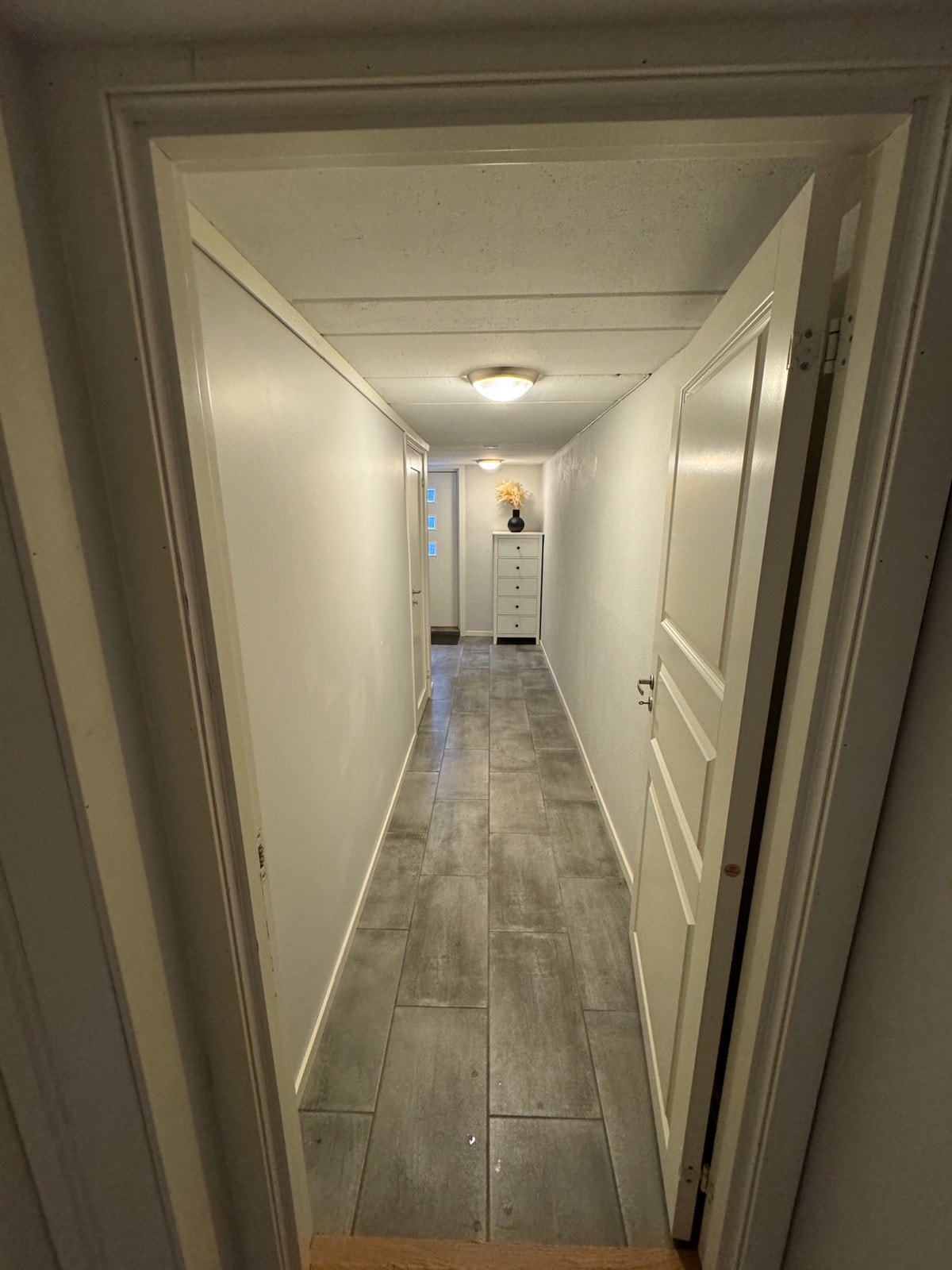 Ytre gang sett fra kjøkken. Galleribilde