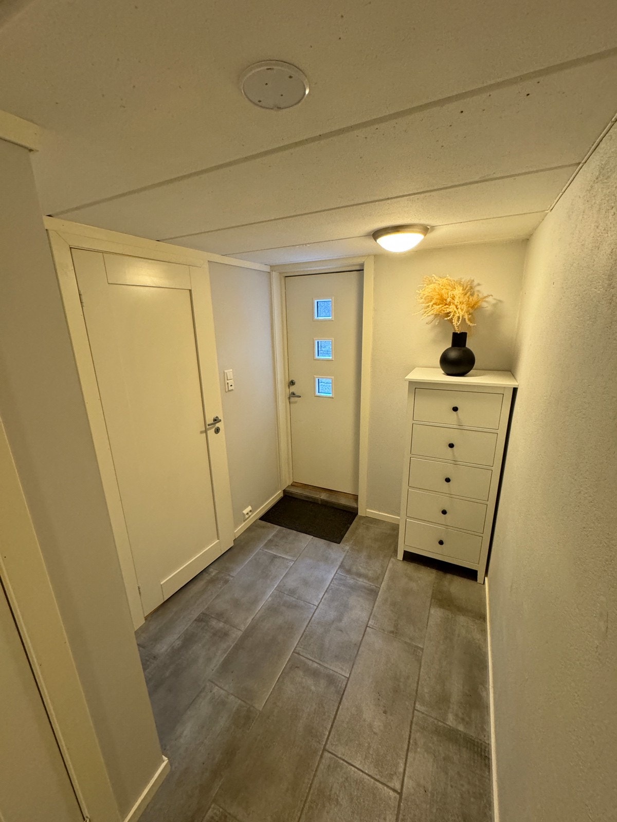 Indre gang mot inngangsdør Galleribilde