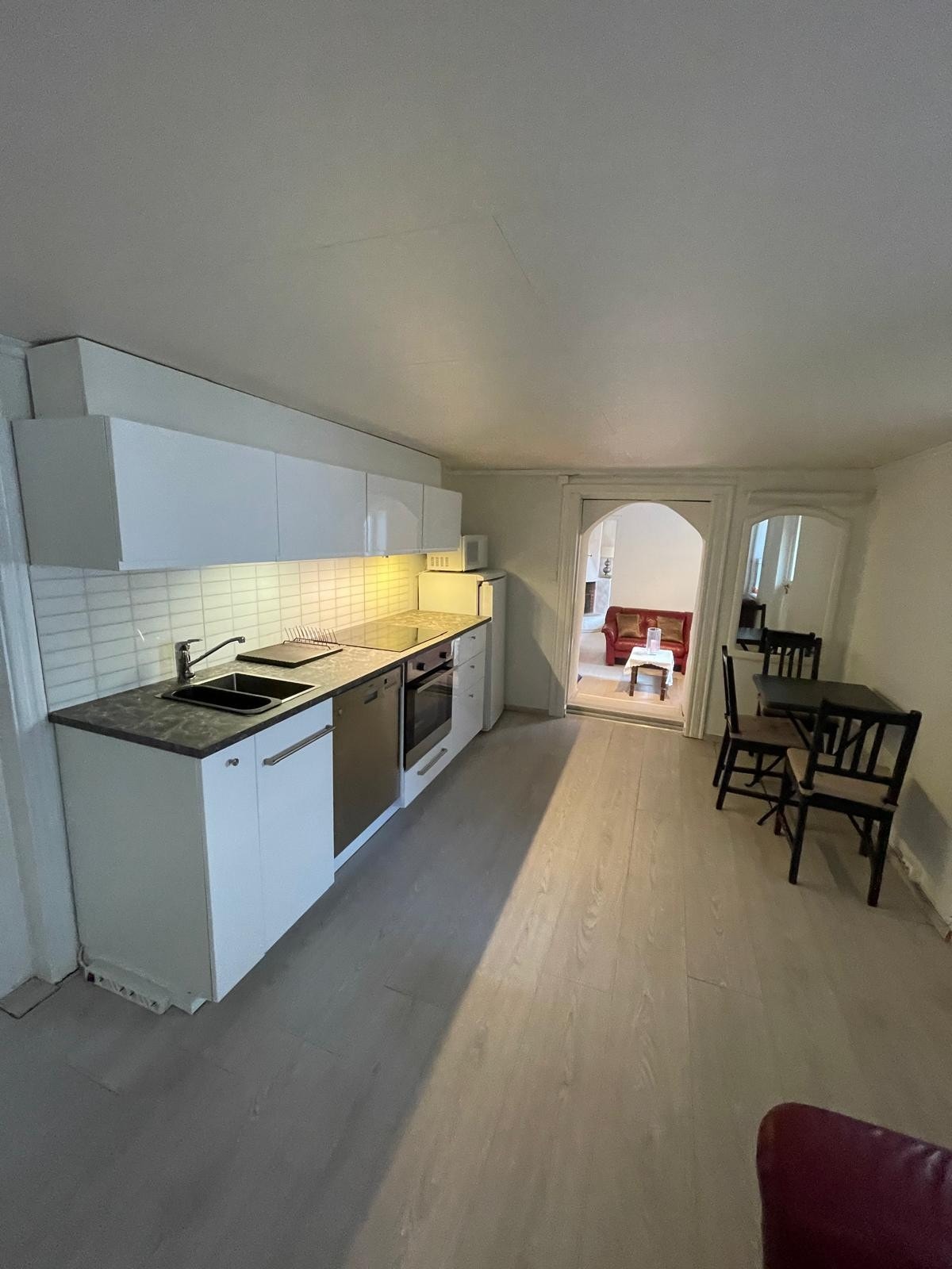 Kjøkken med spise plass Galleribilde